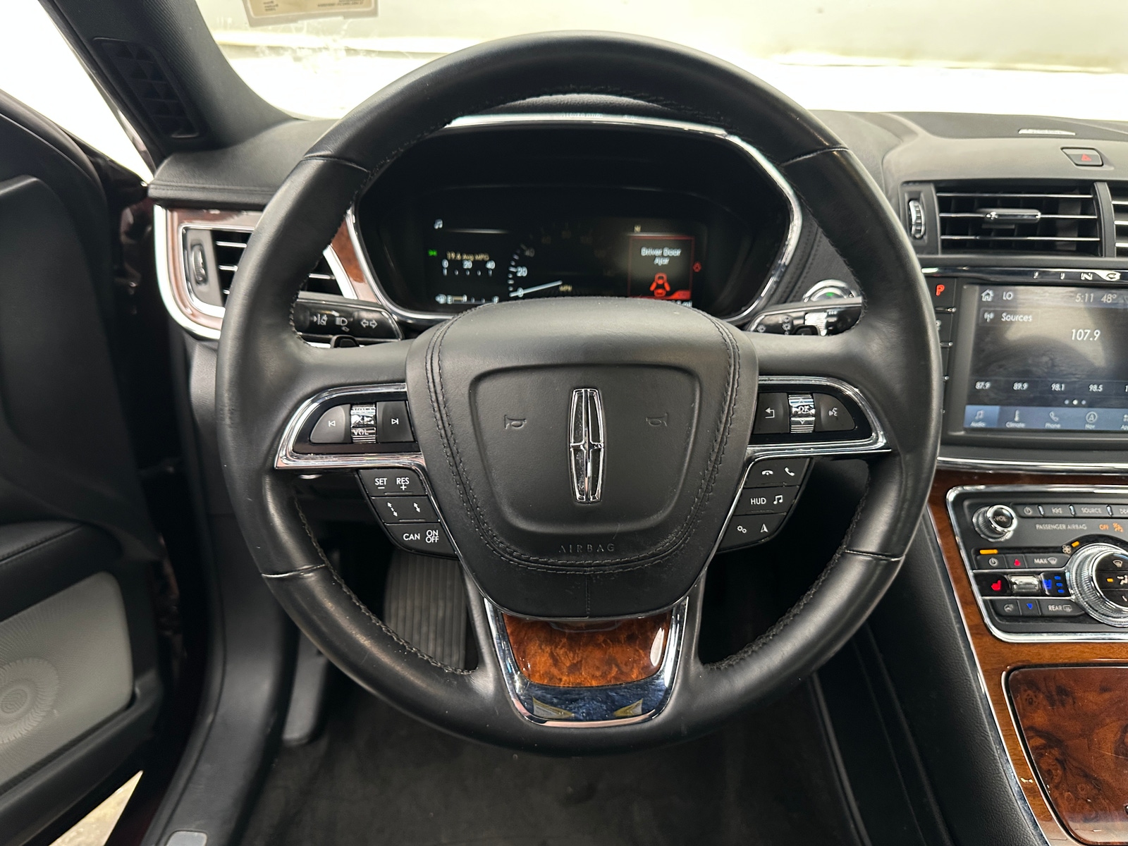 Thumbnail: 2020 Lincoln Continental - 4