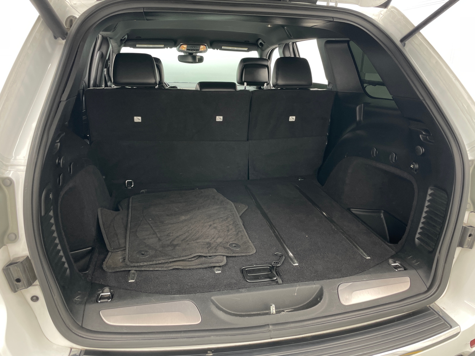 Thumbnail: 2017 Jeep Grand Cherokee - 6