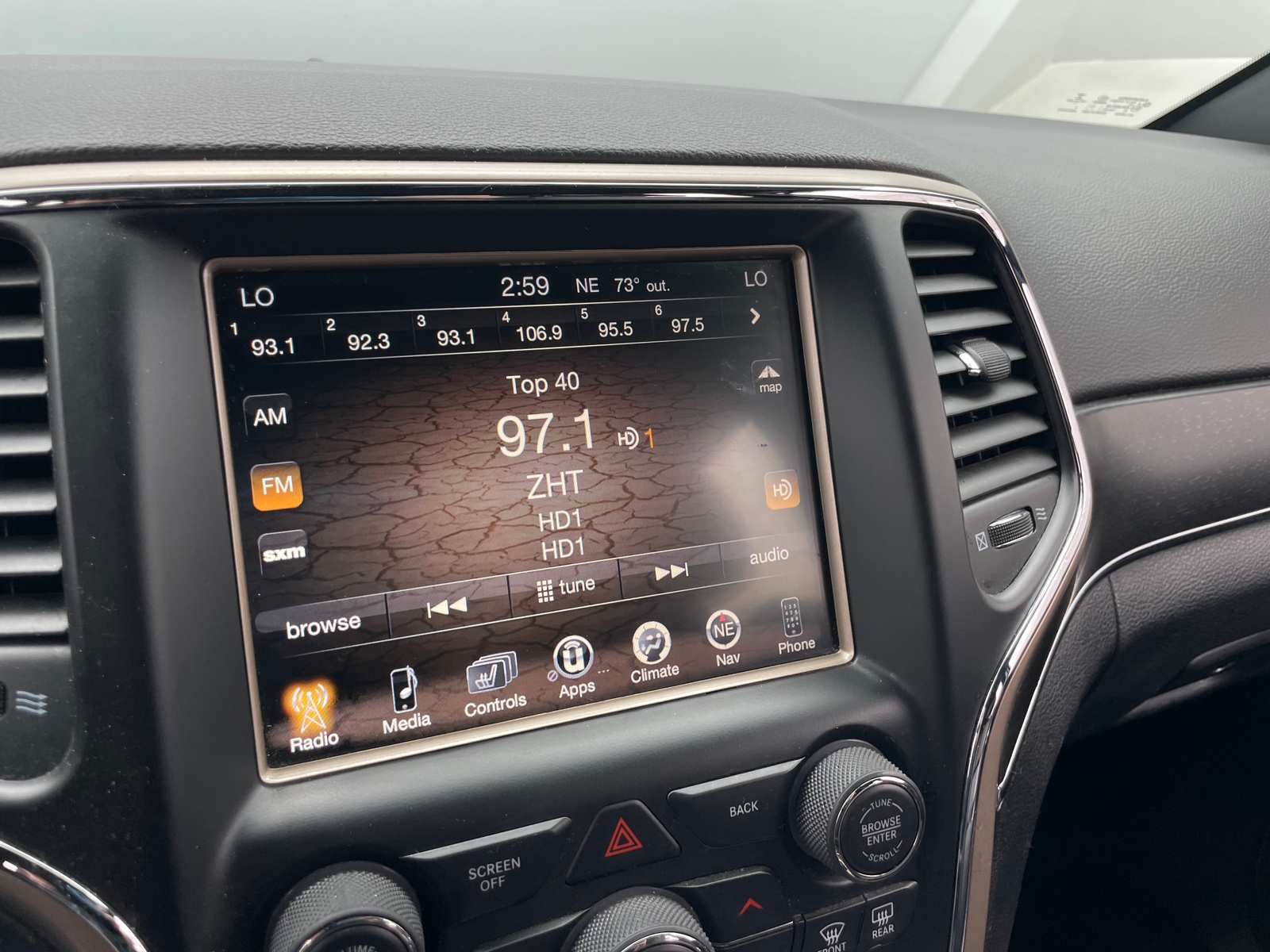 Thumbnail: 2017 Jeep Grand Cherokee - 3