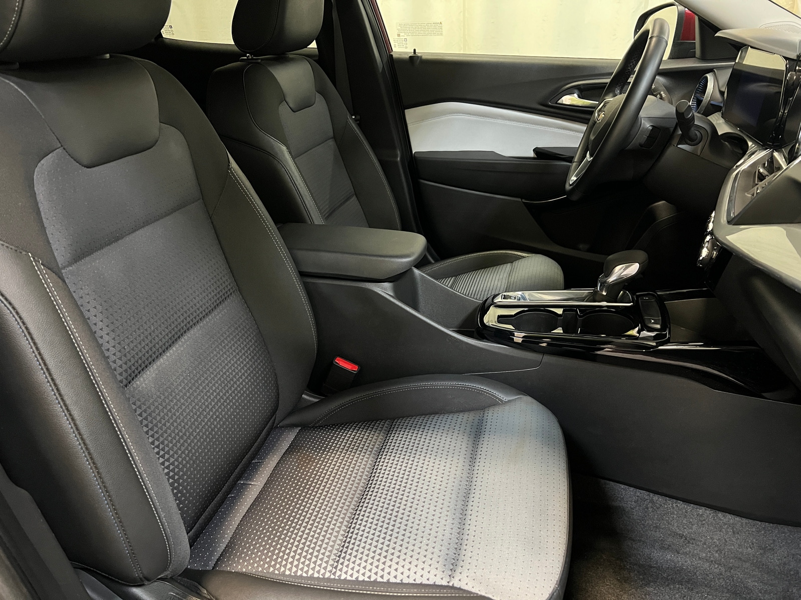 Thumbnail: 2025 Chevrolet Trax - 2