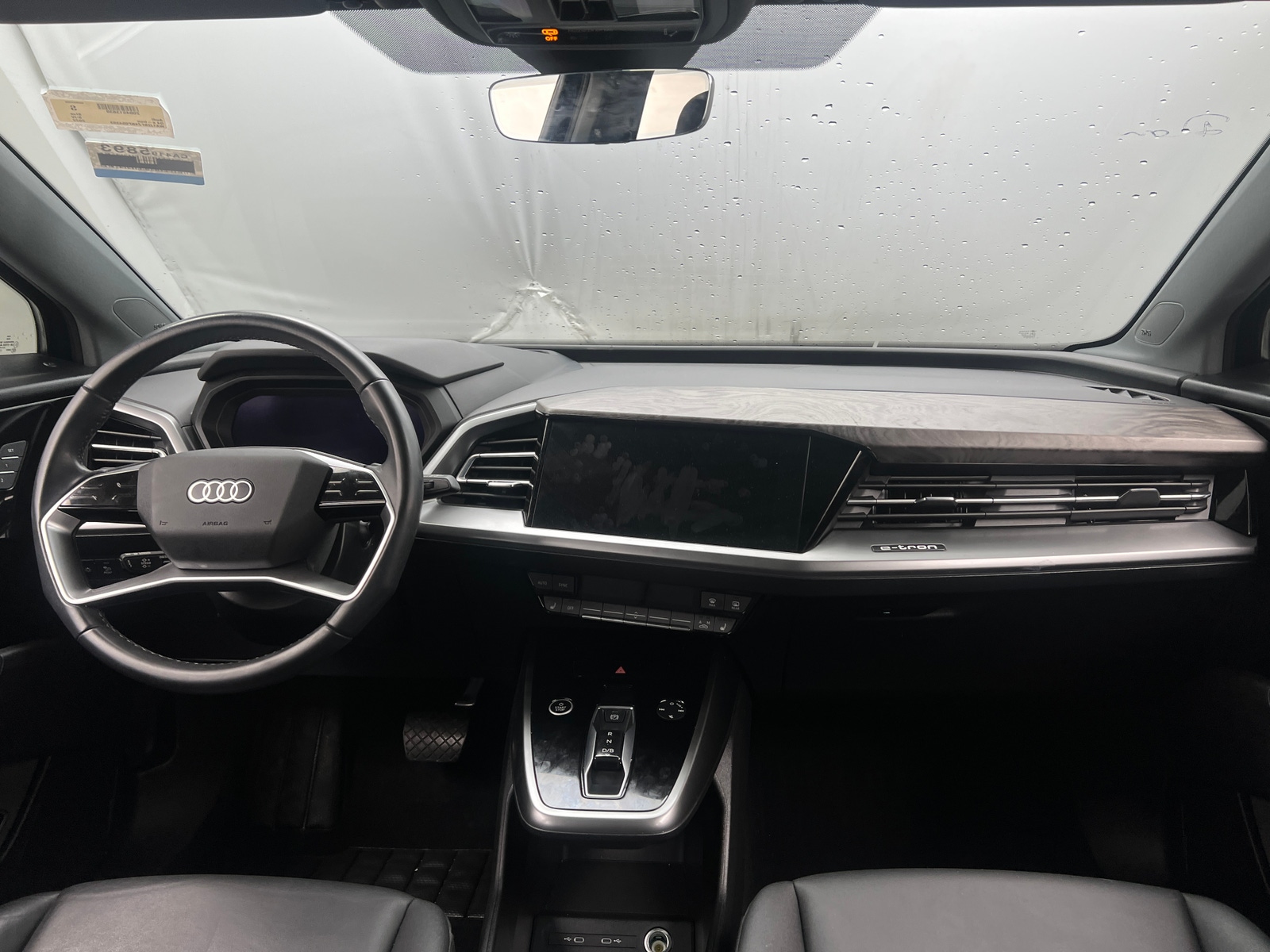 Thumbnail: 2022 Audi Q4 e-tron - 2