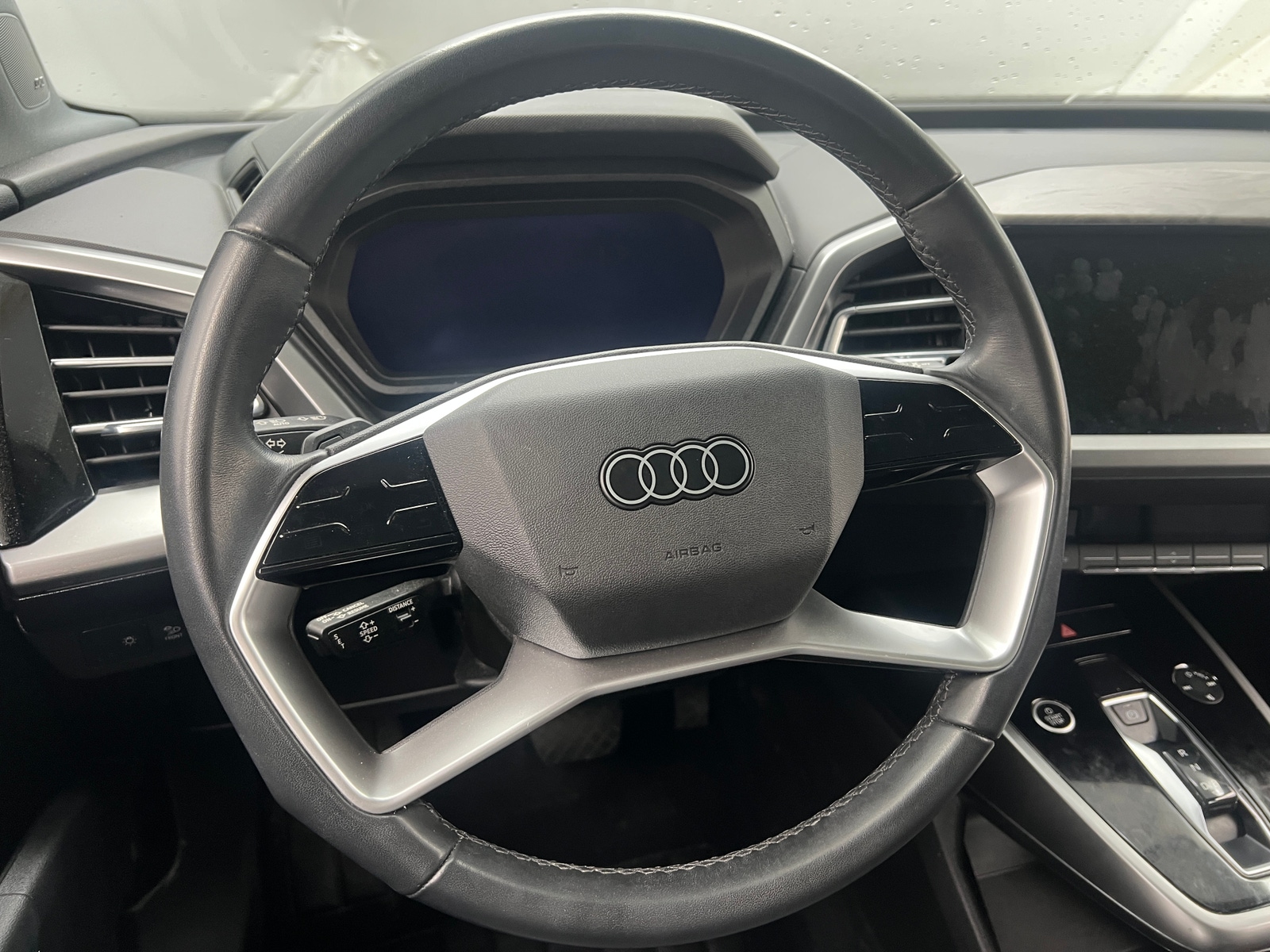 Thumbnail: 2022 Audi Q4 e-tron - 4