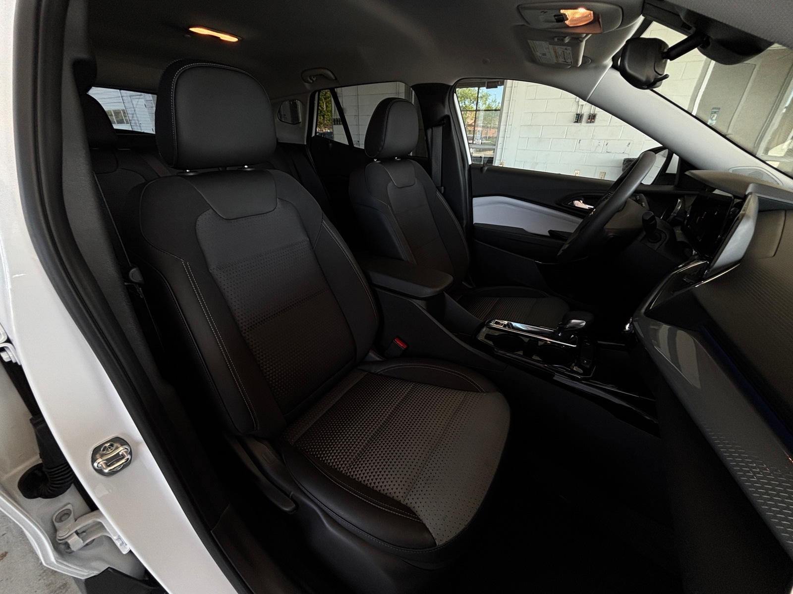 Thumbnail: 2025 Chevrolet Trax - 2