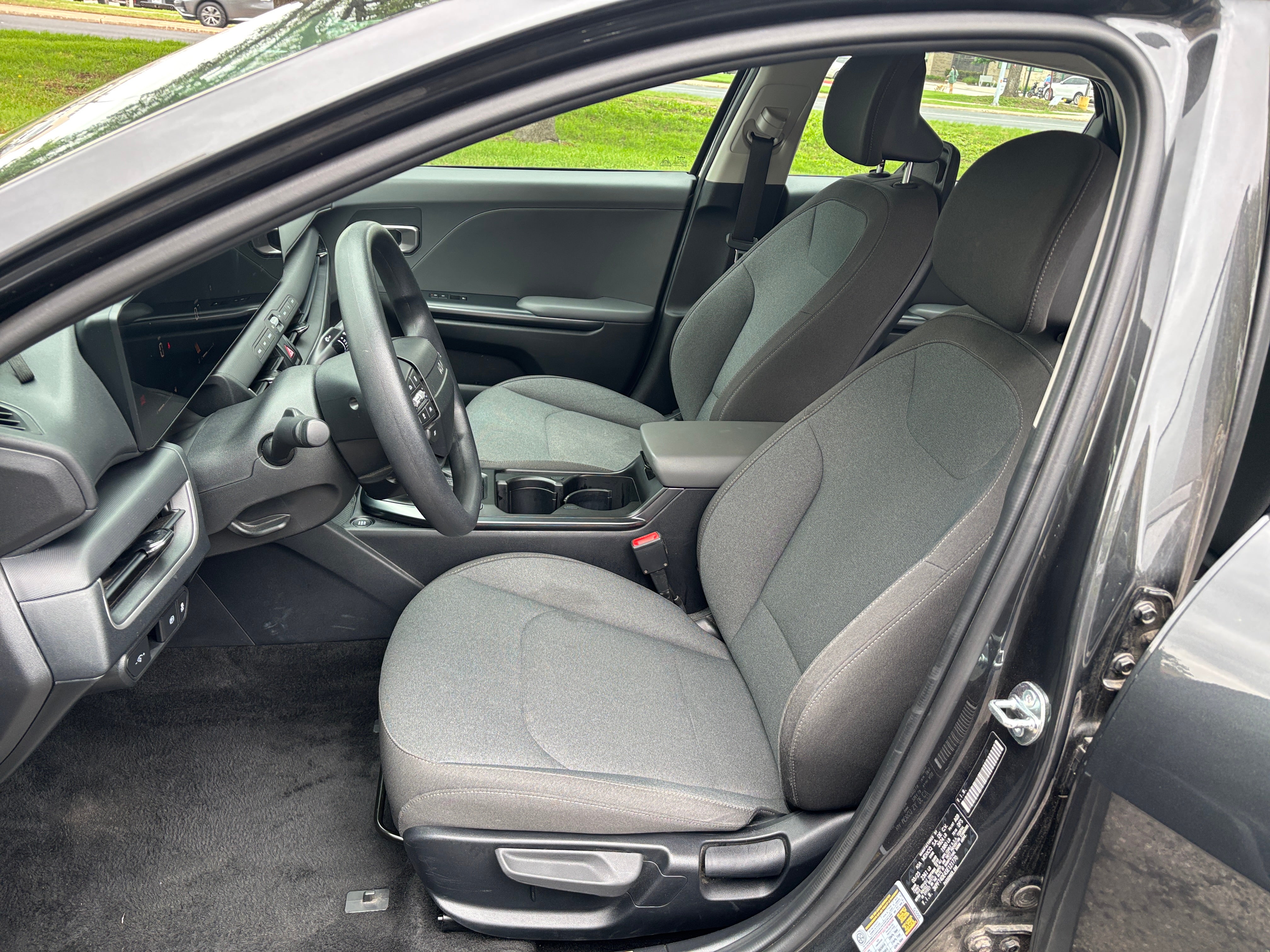 2025 Kia K4 LXS - Photo 9