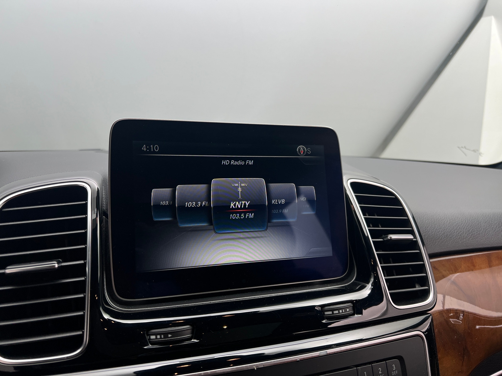 Thumbnail: 2017 Mercedes-Benz GLE - 3