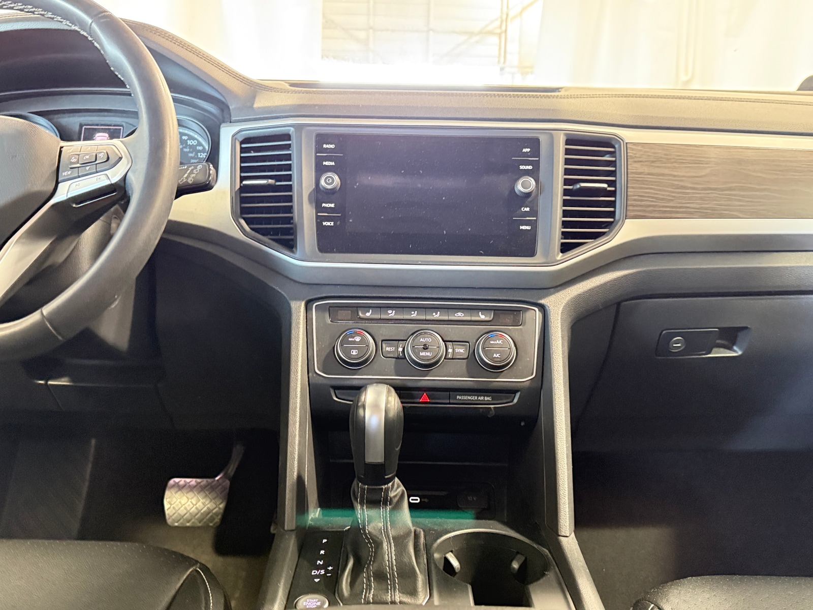 Thumbnail: 2021 Volkswagen Atlas - 3
