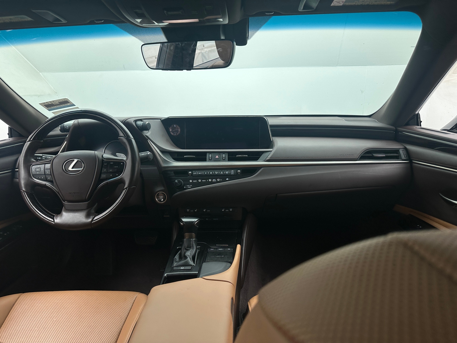 Thumbnail: 2020 Lexus ES - 3