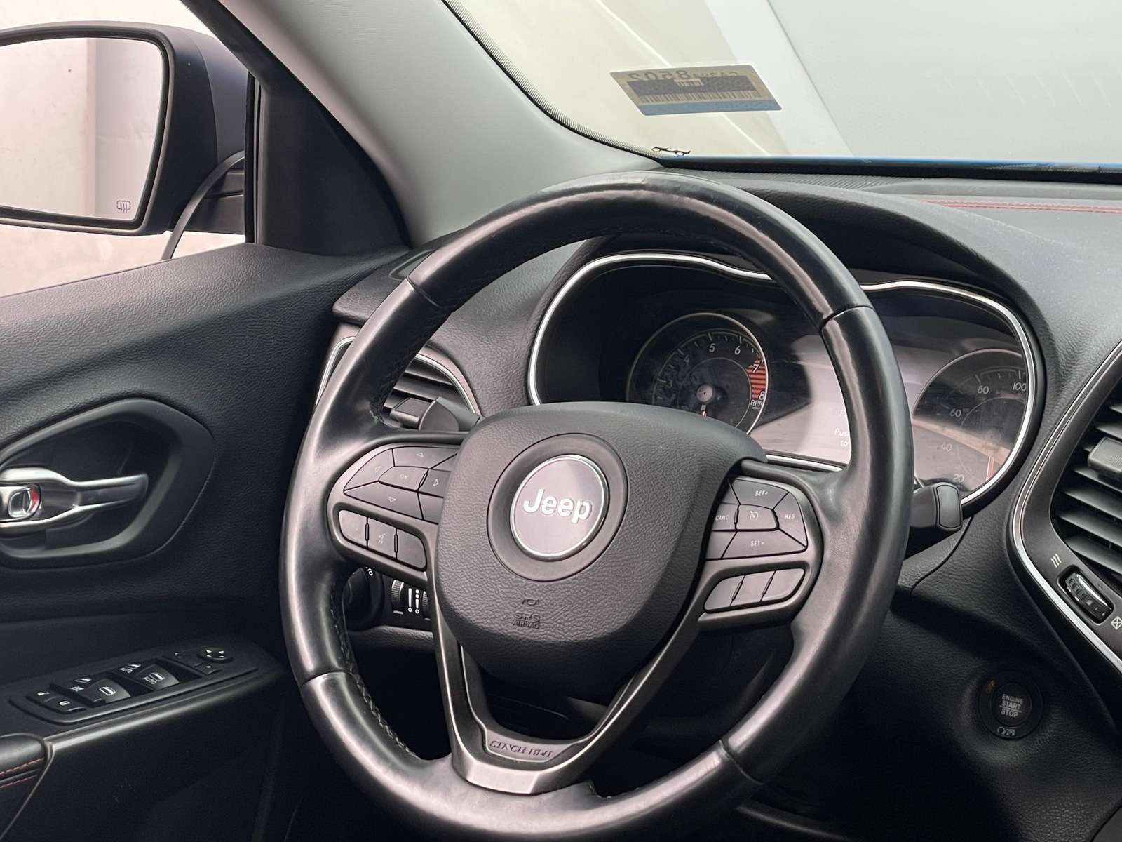 Thumbnail: 2019 Jeep Cherokee - 5