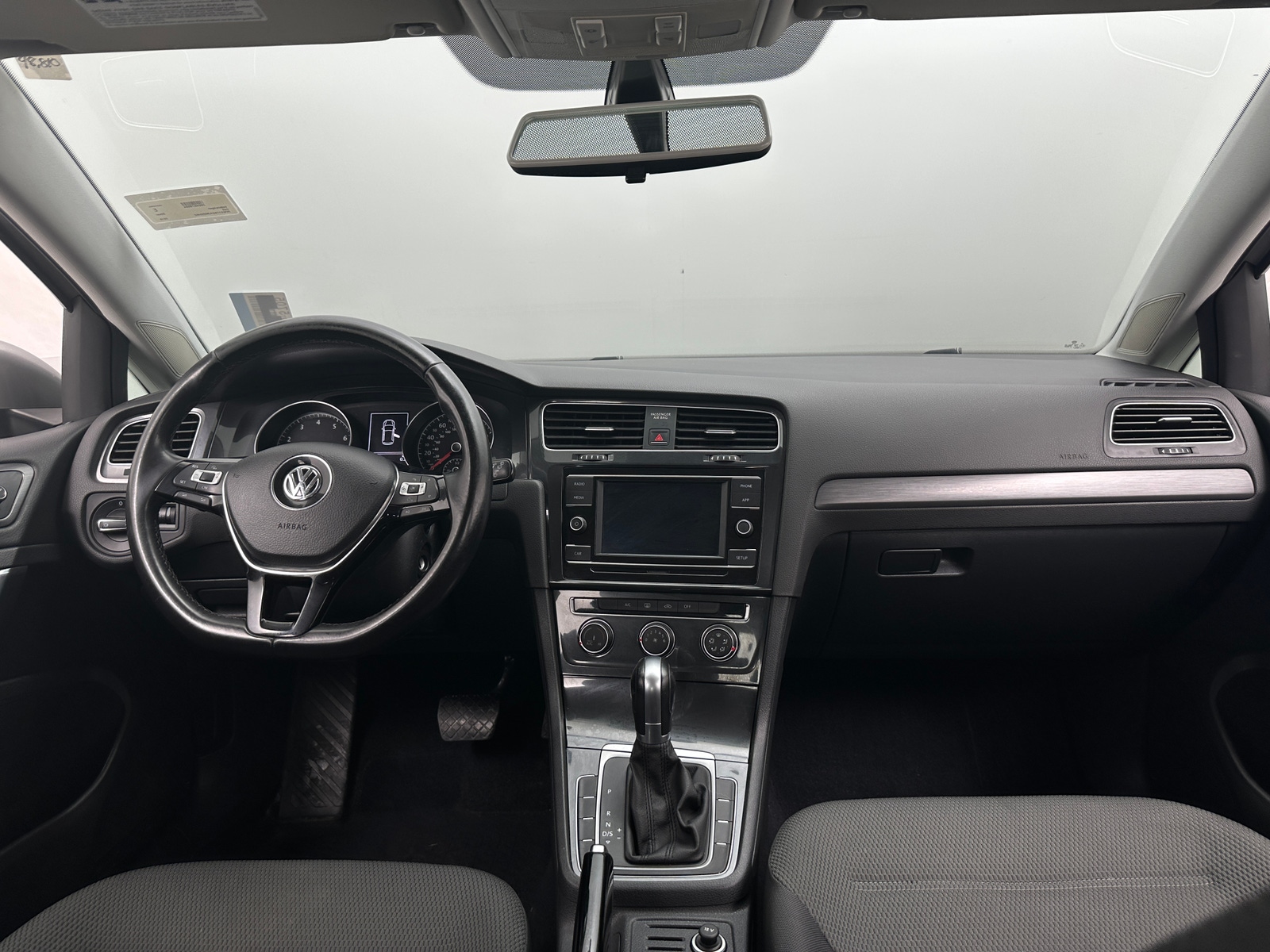 Thumbnail: 2018 Volkswagen Golf - 3