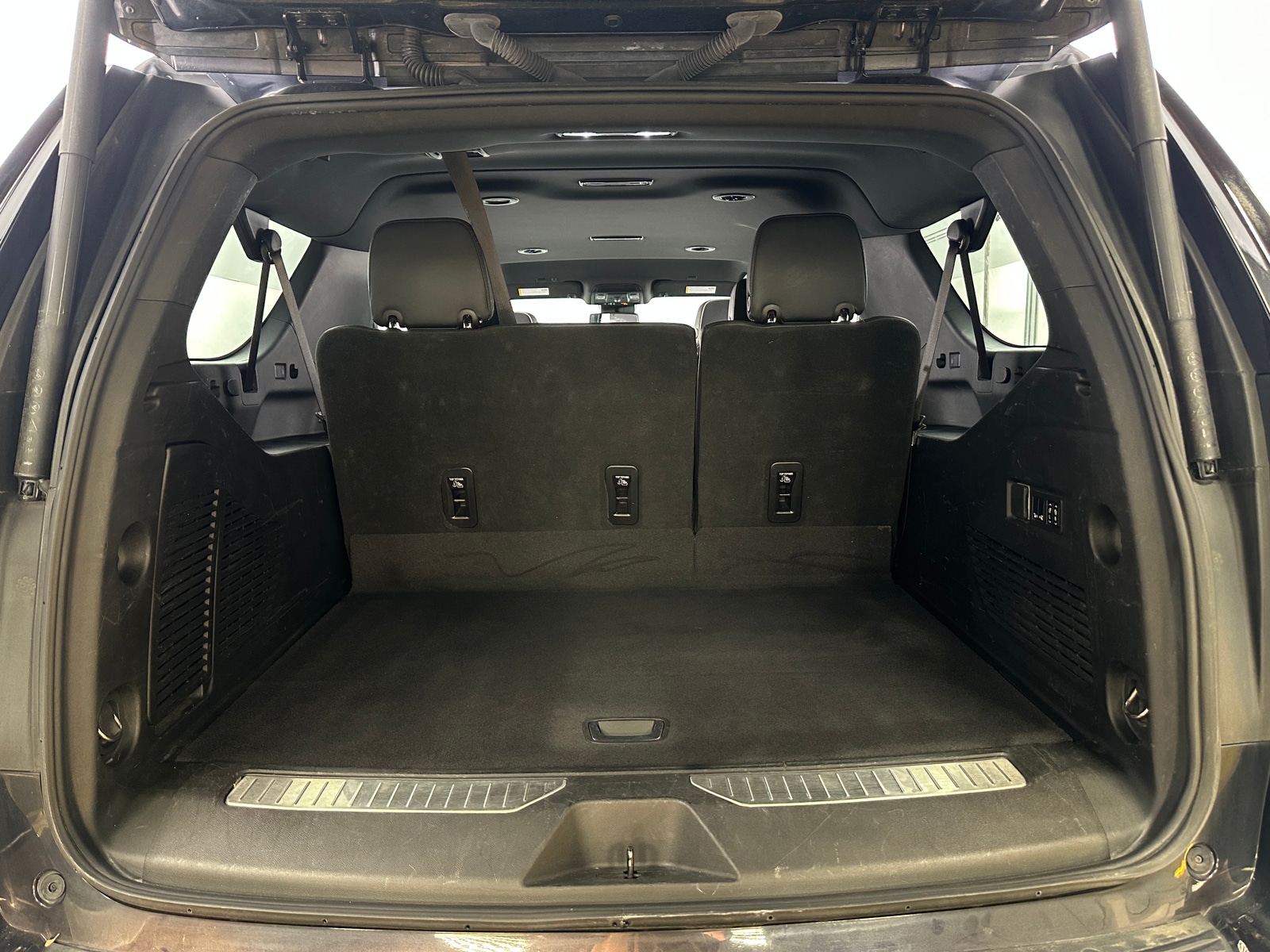 Thumbnail: 2023 Chevrolet Suburban - 6