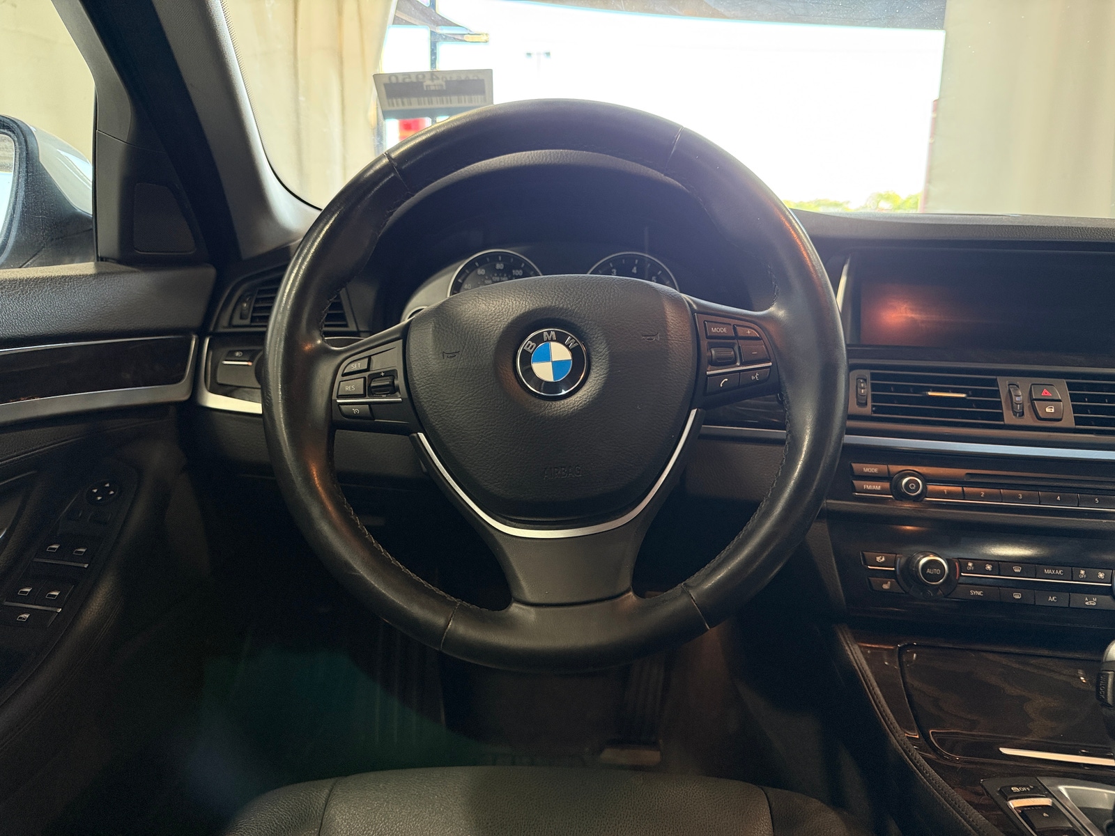 Thumbnail: 2015 BMW 5 Series - 4