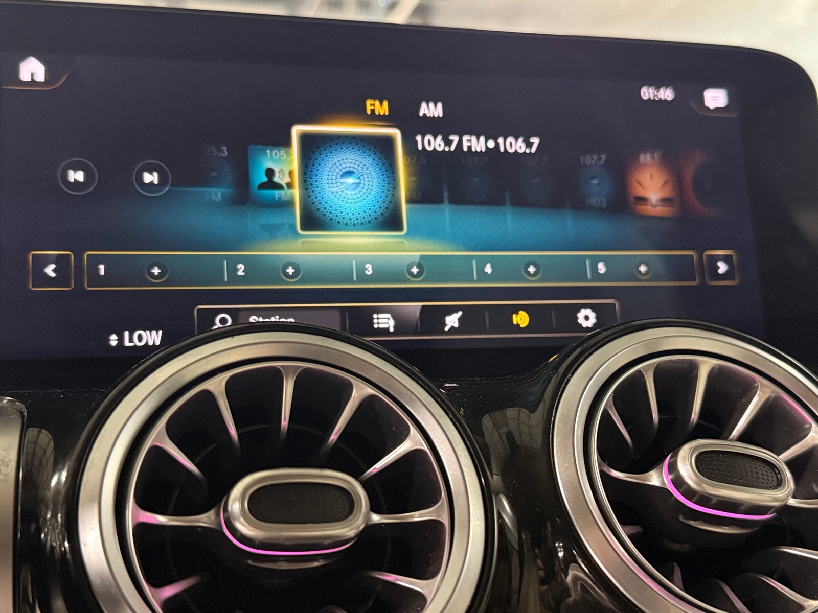 Thumbnail: 2021 Mercedes-Benz GLB - 3