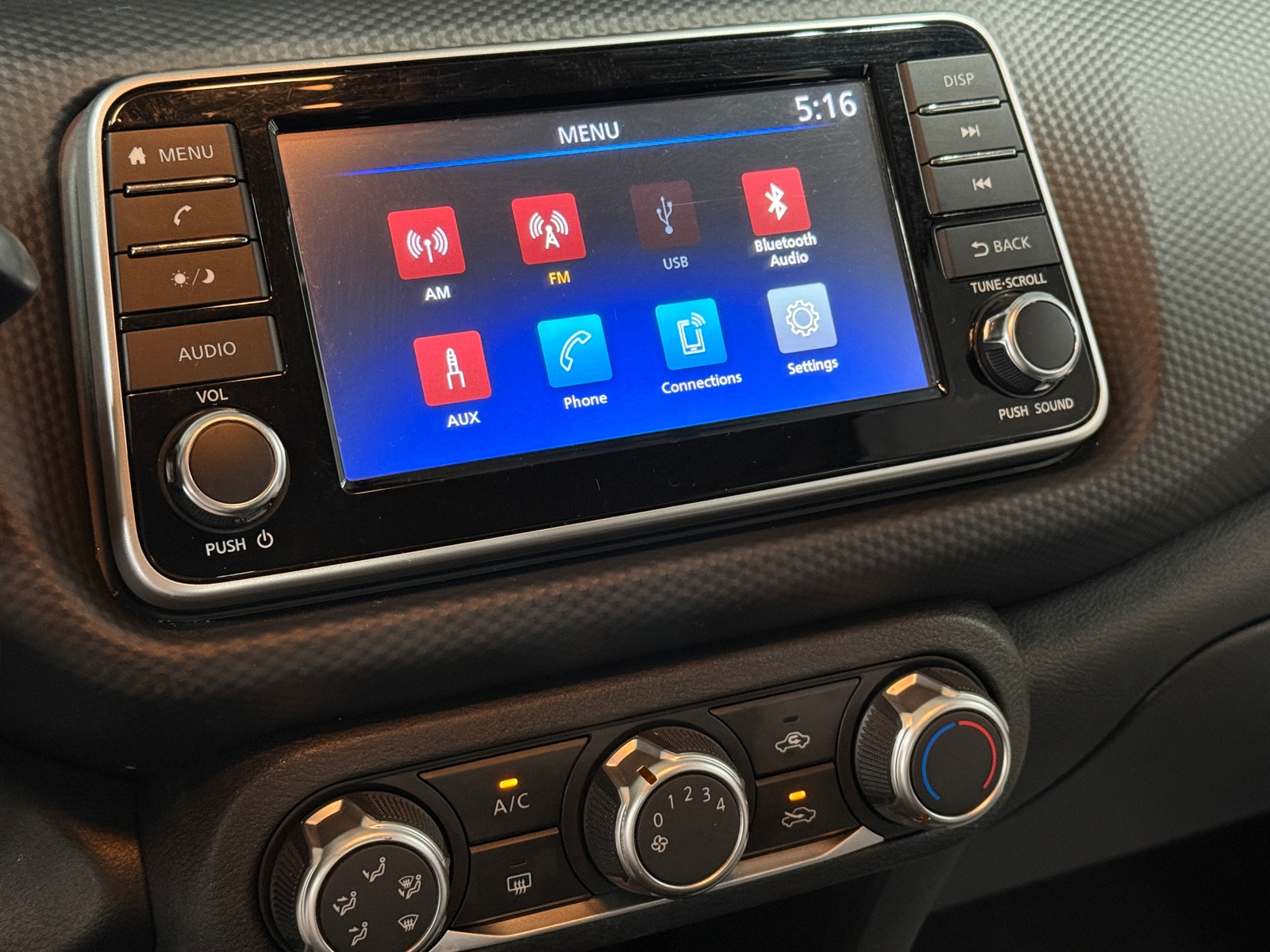 Thumbnail: 2023 Nissan Kicks - 4