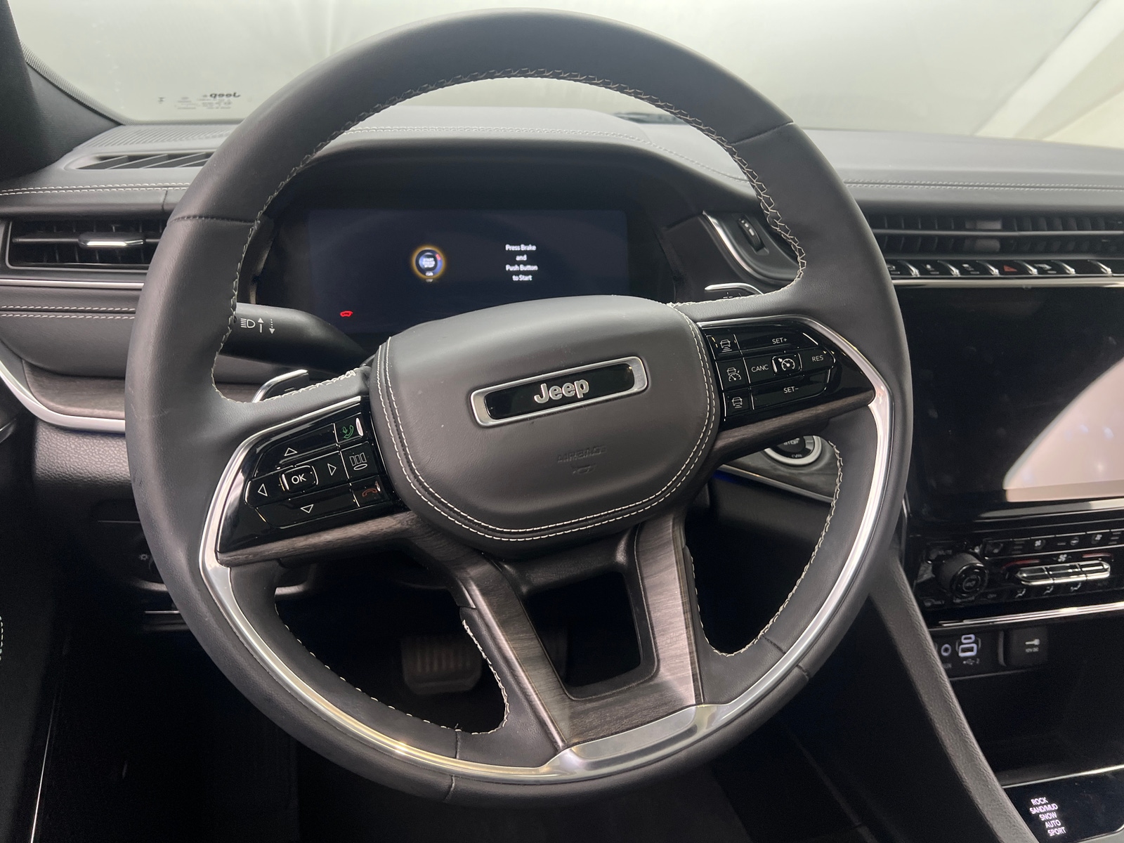 Thumbnail: 2023 Jeep Grand Cherokee L - 4