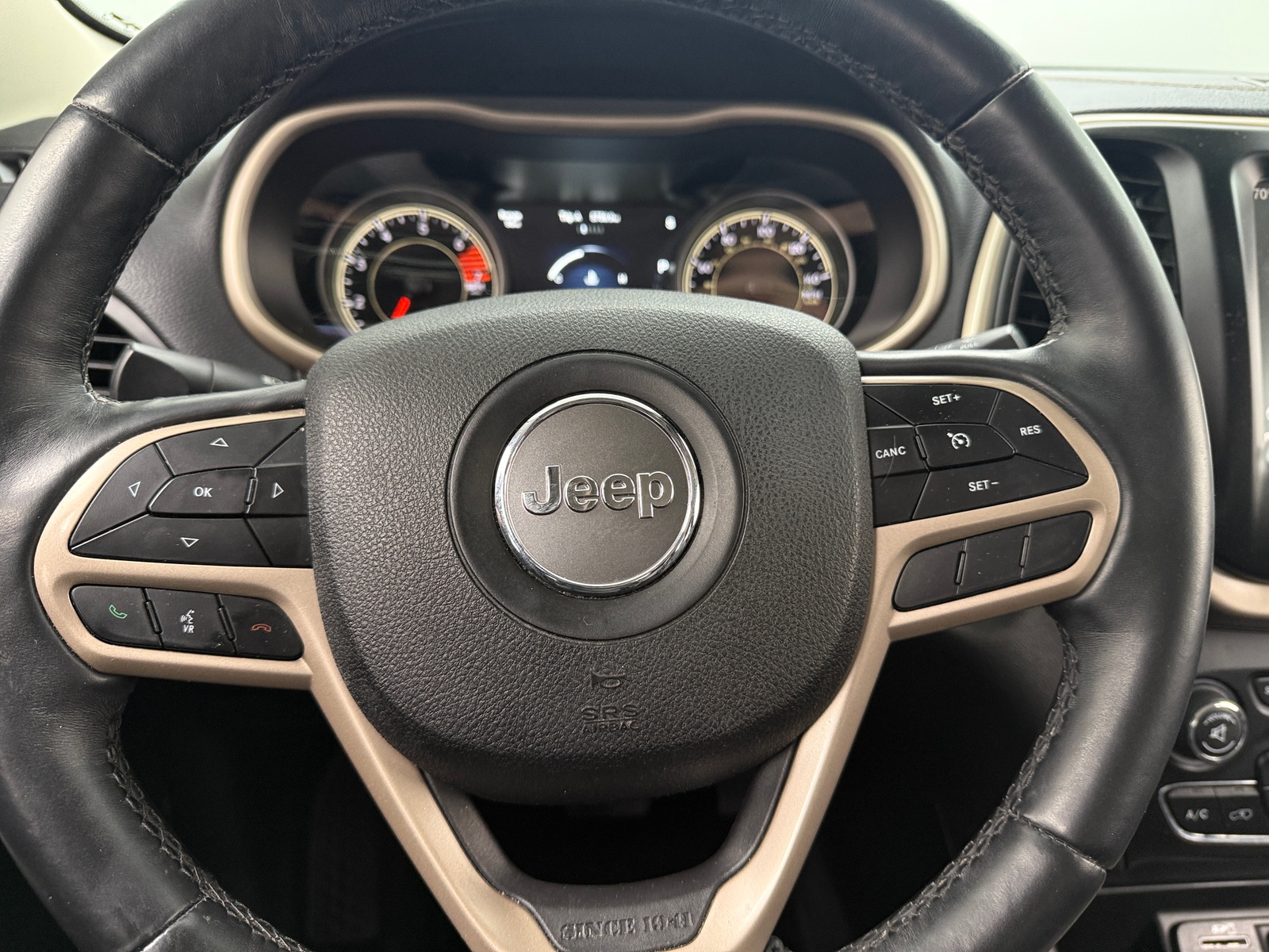 Thumbnail: 2017 Jeep Cherokee - 4