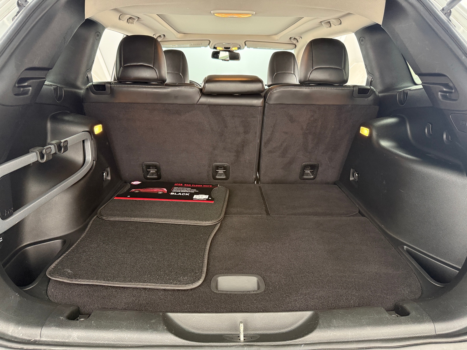 Thumbnail: 2017 Jeep Cherokee - 6