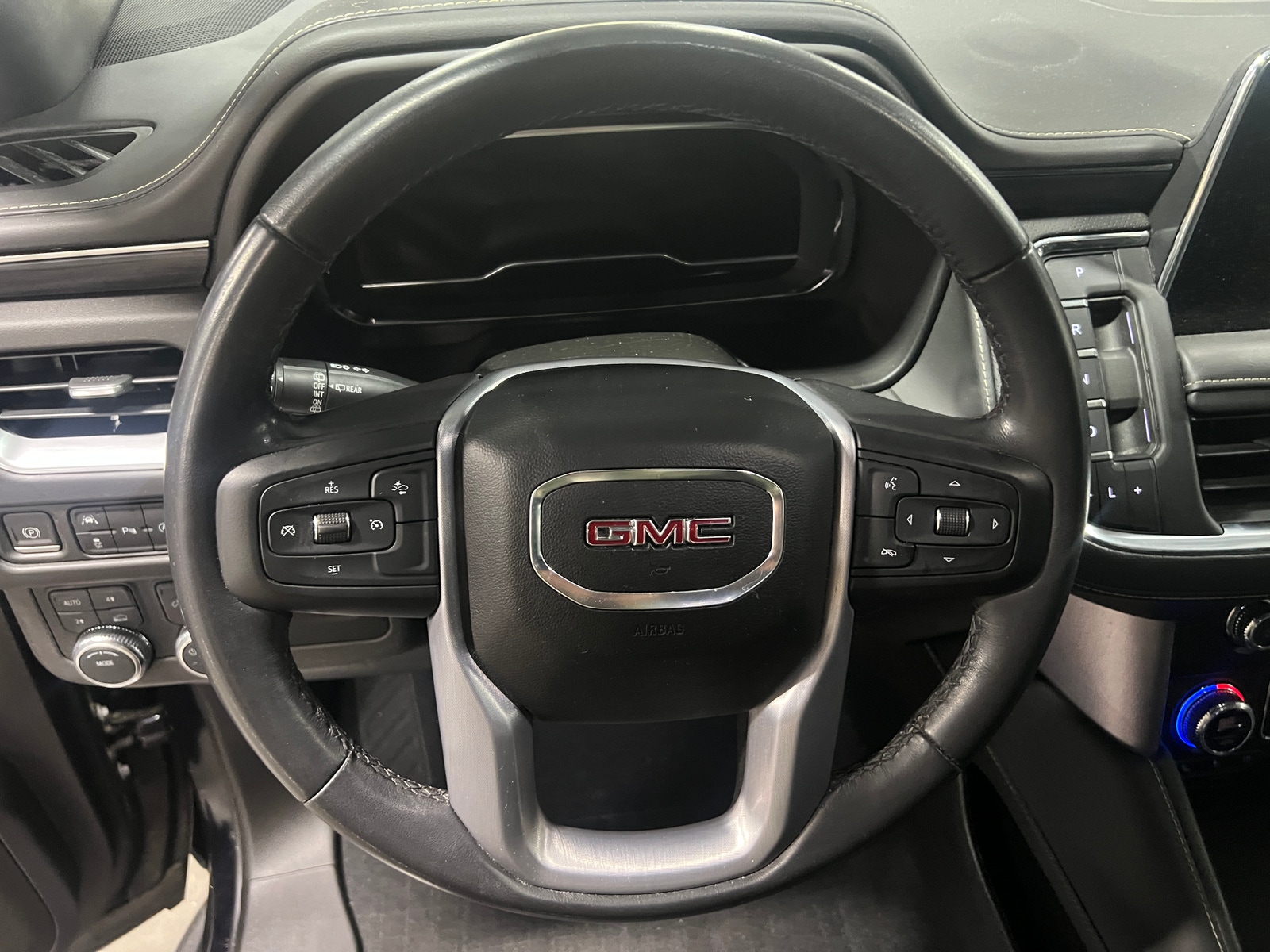 Thumbnail: 2022 GMC Yukon XL - 4