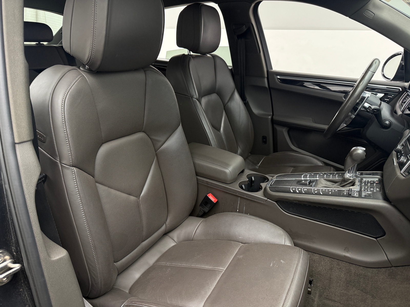 Thumbnail: 2017 Porsche Macan - 2