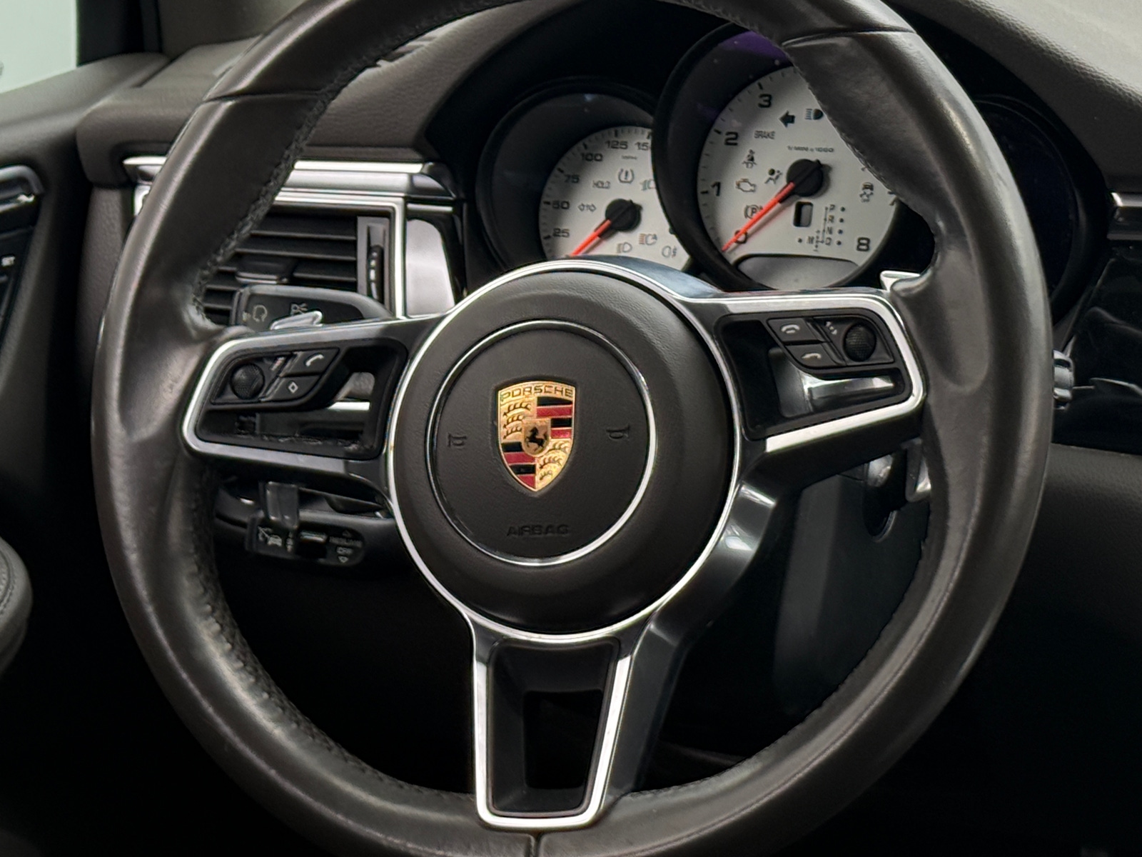 Thumbnail: 2017 Porsche Macan - 5