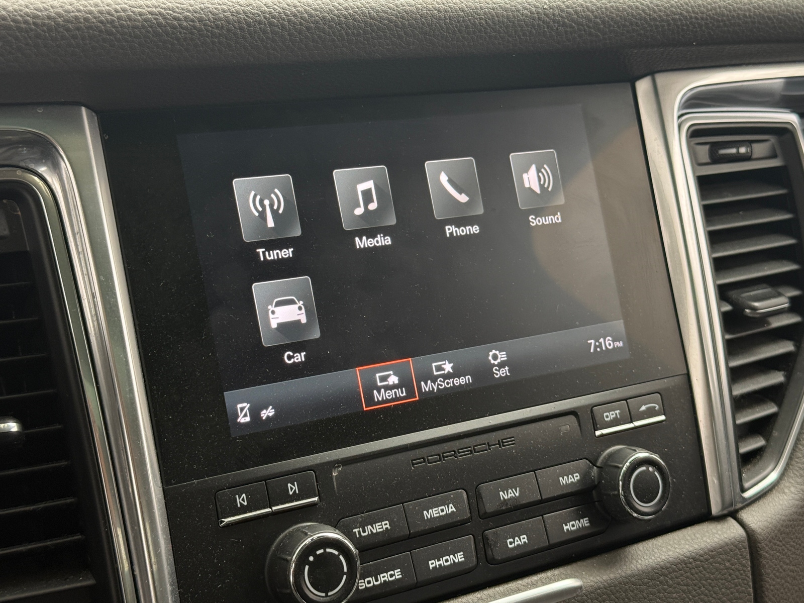 Thumbnail: 2017 Porsche Macan - 4