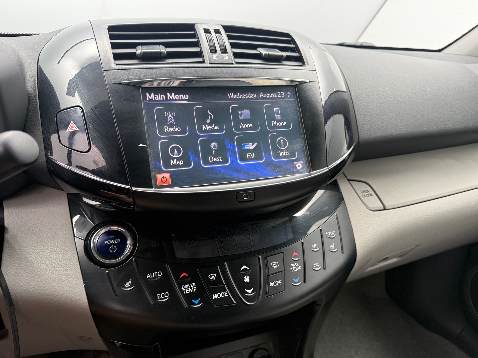 Thumbnail: 2014 Toyota RAV4 - 4