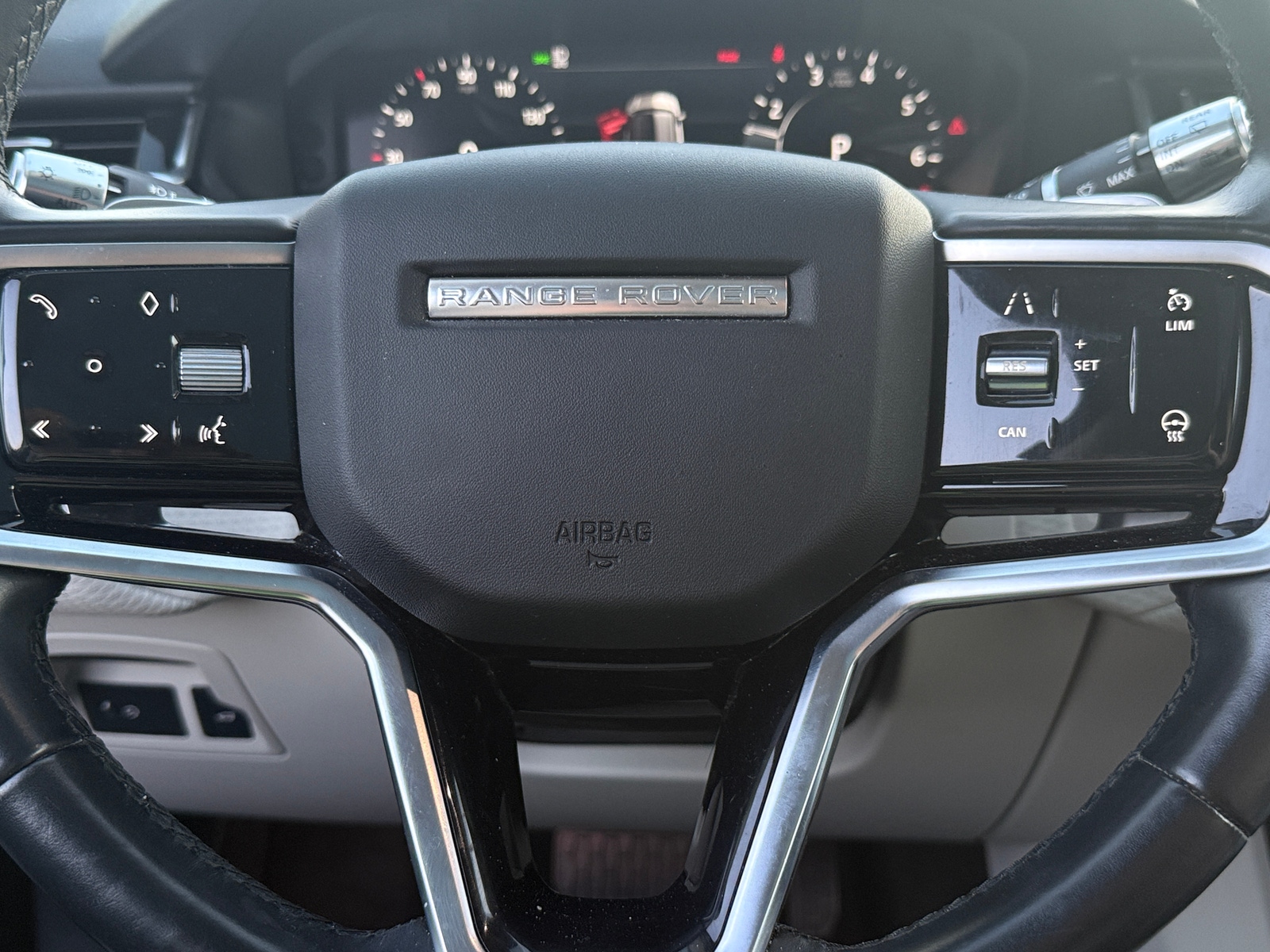 Thumbnail: 2021 Land Rover Range Rover Velar - 4