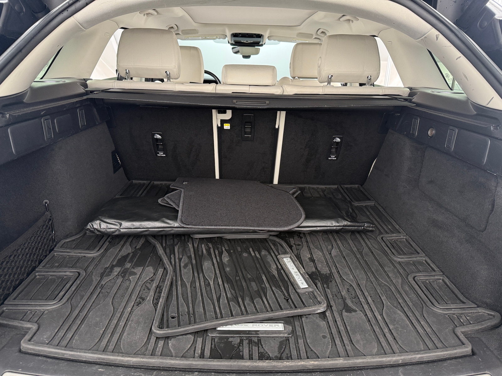 Thumbnail: 2021 Land Rover Range Rover Velar - 6