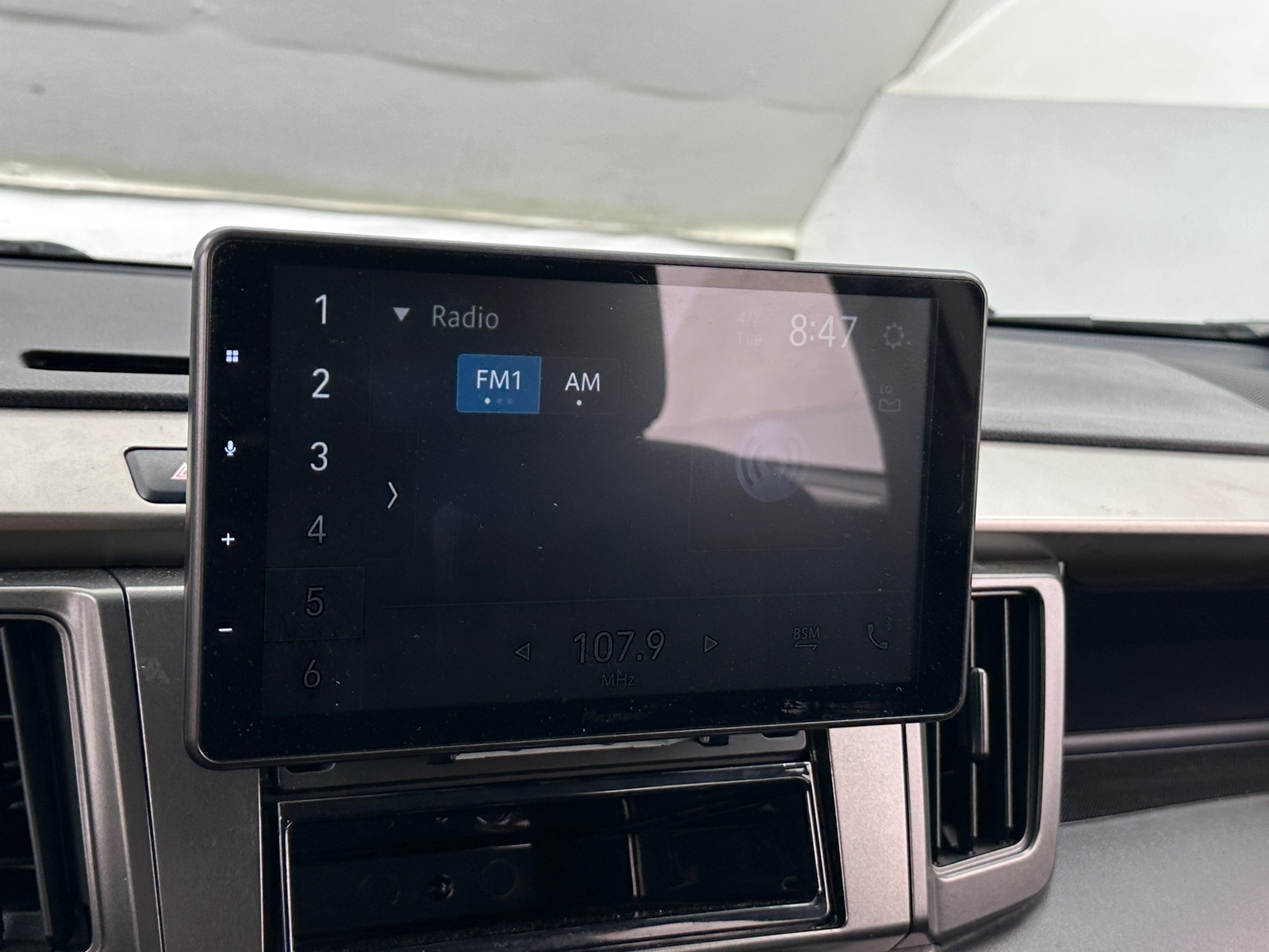 Thumbnail: 2015 Toyota RAV4 - 4