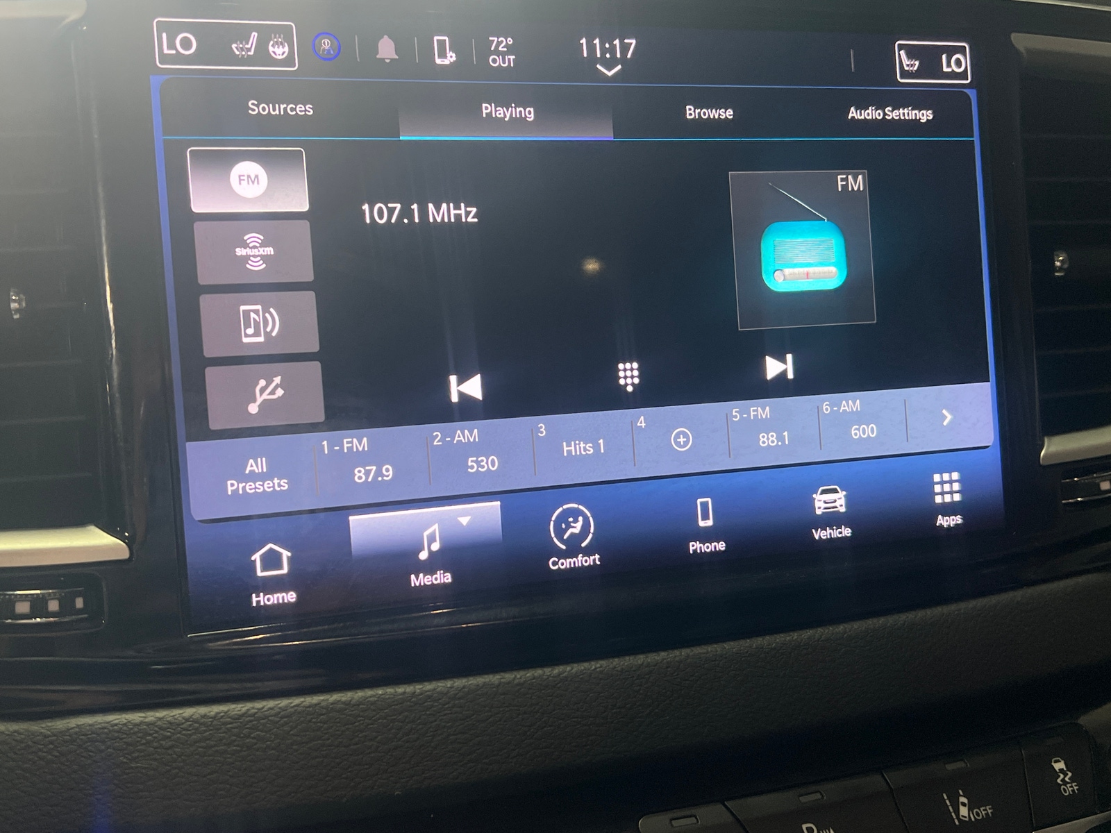 Thumbnail: 2023 Chrysler Pacifica - 3