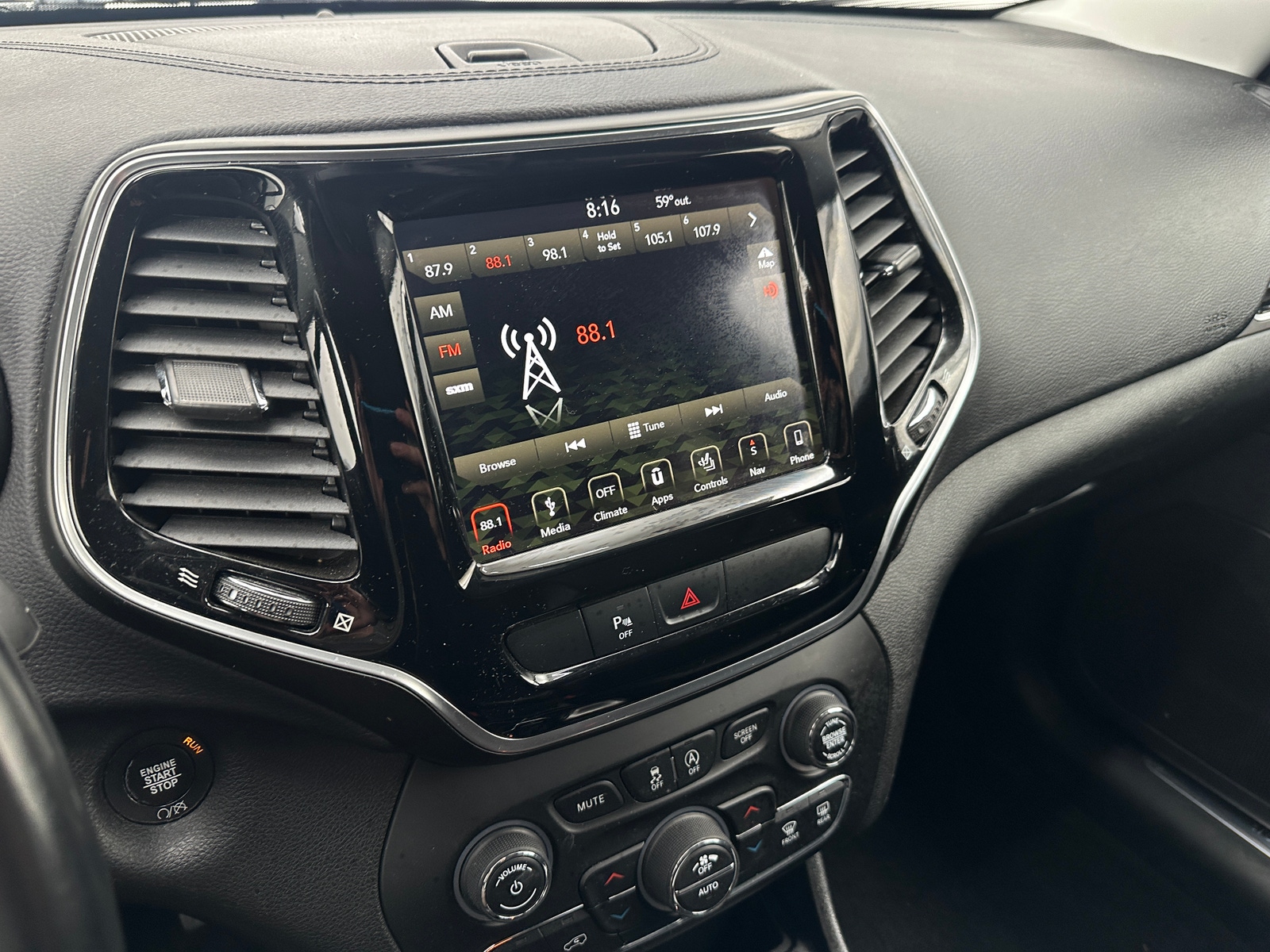 Thumbnail: 2019 Jeep Cherokee - 3