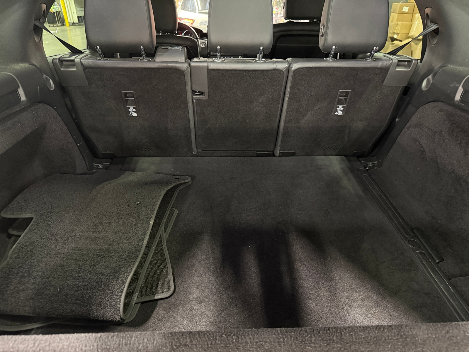 Thumbnail: 2020 Land Rover Discovery - 6