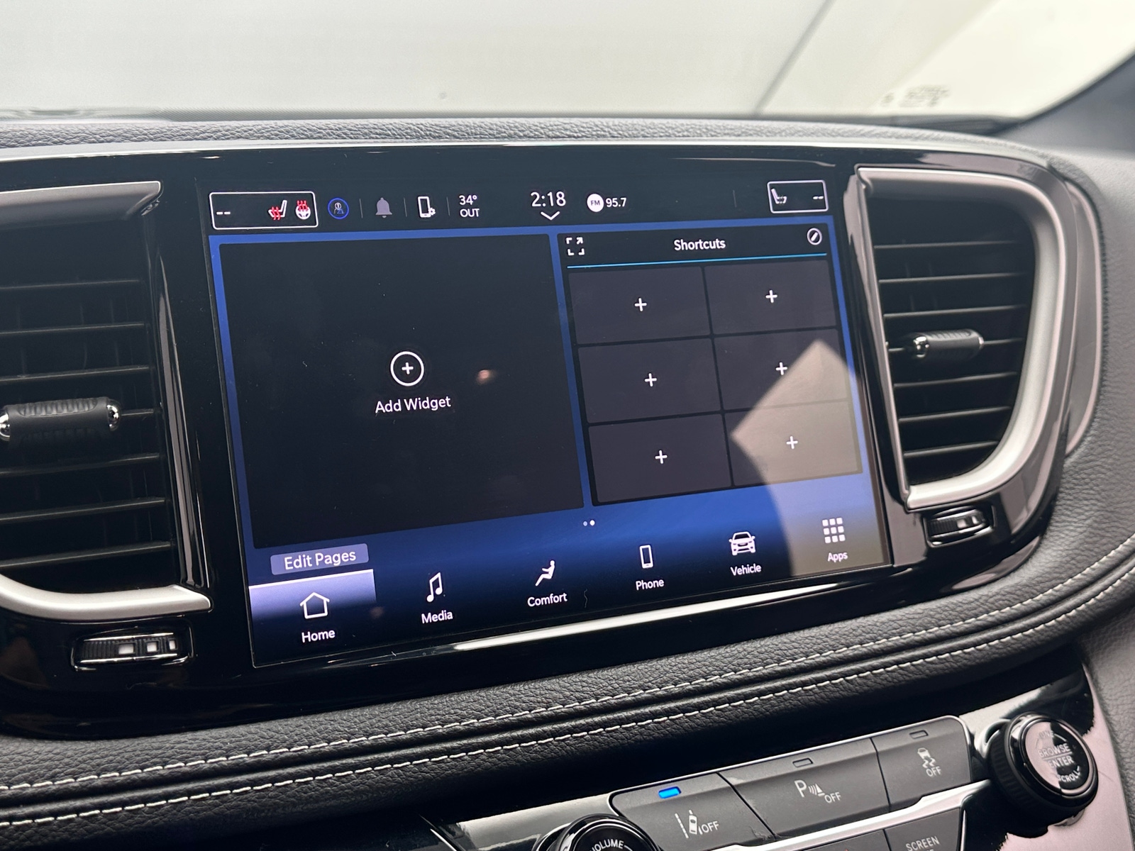 Thumbnail: 2025 Chrysler Pacifica - 3