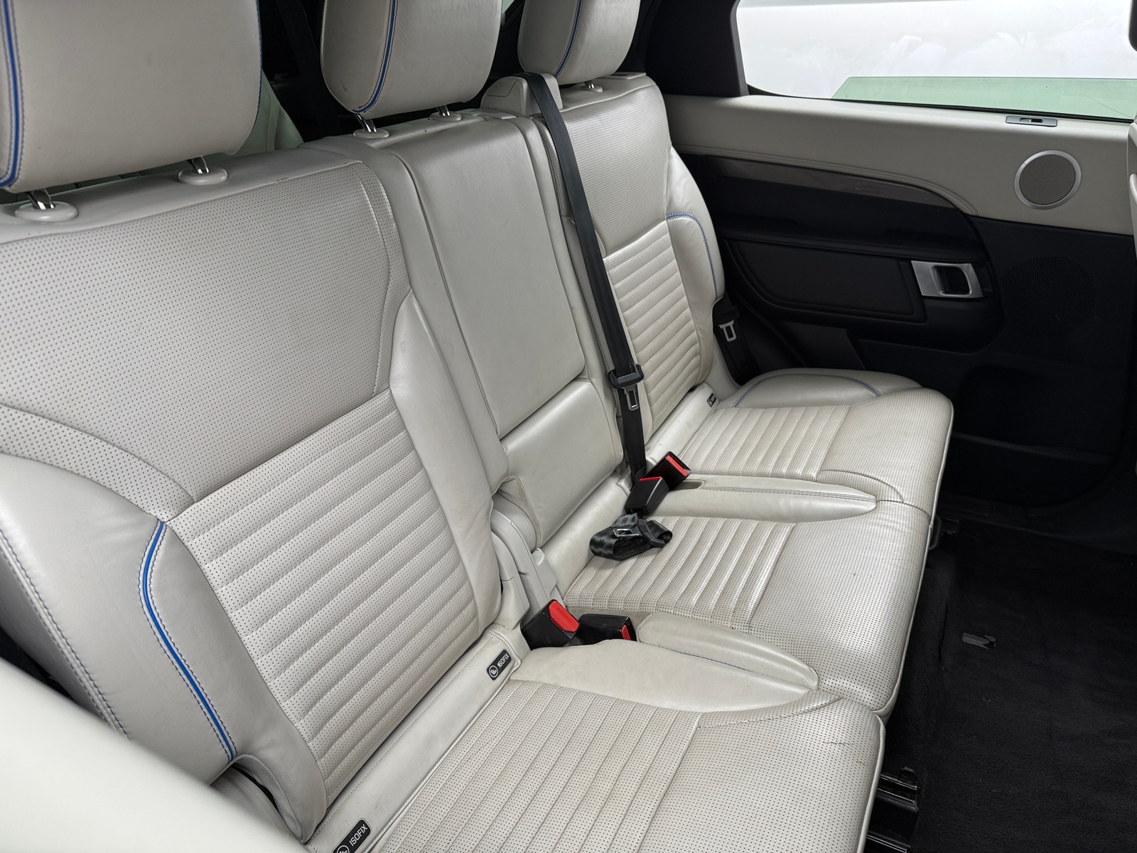 Thumbnail: 2020 Land Rover Discovery - 5