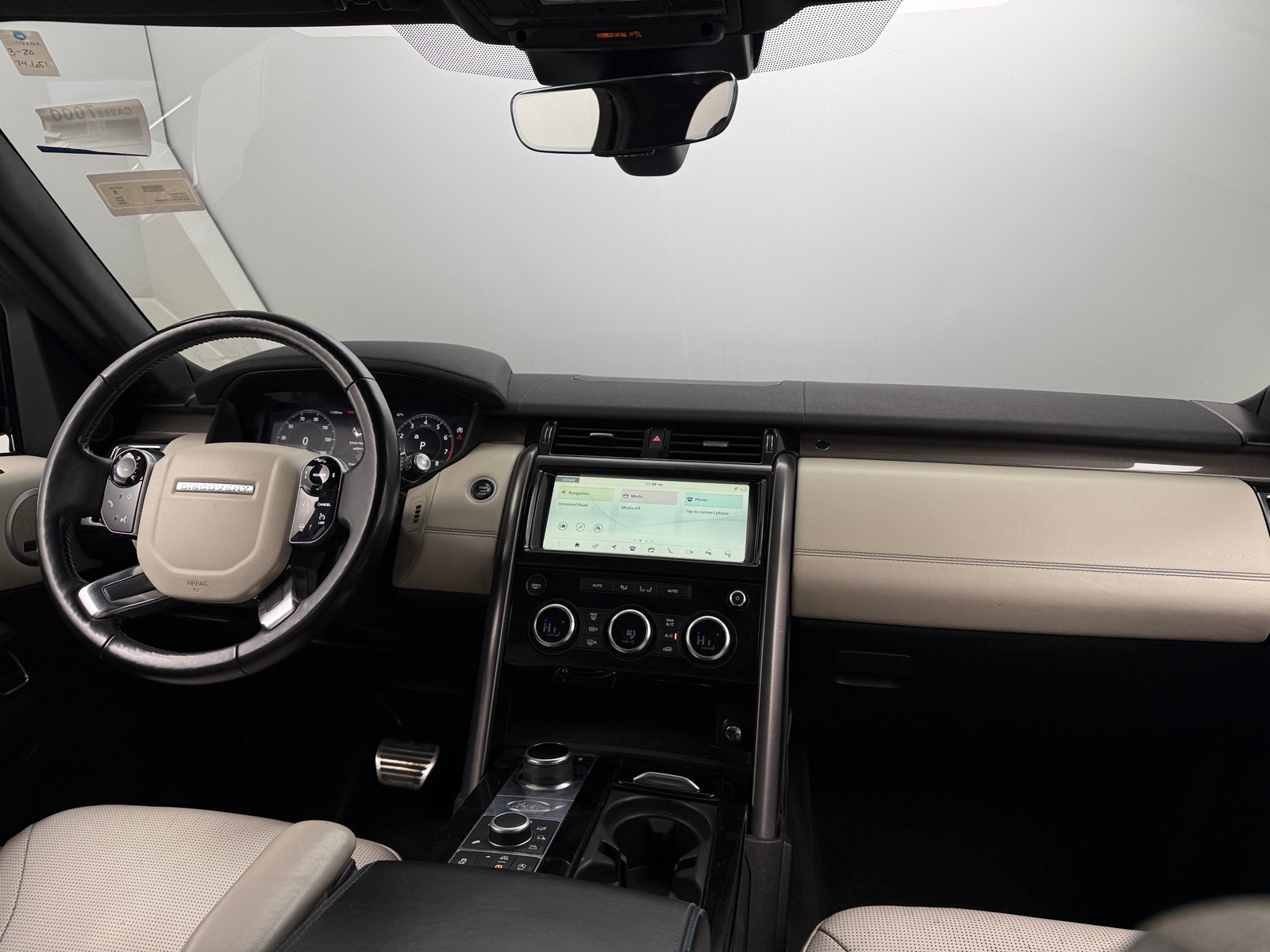 Thumbnail: 2020 Land Rover Discovery - 2