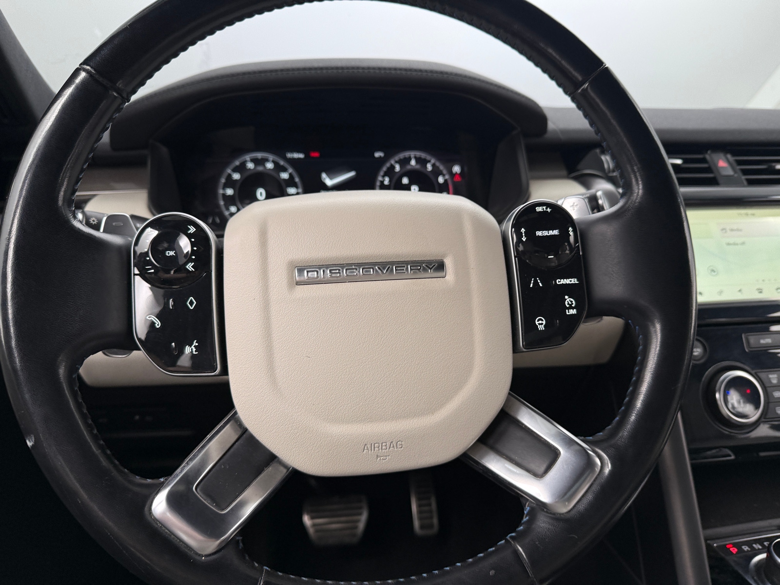 Thumbnail: 2020 Land Rover Discovery - 4