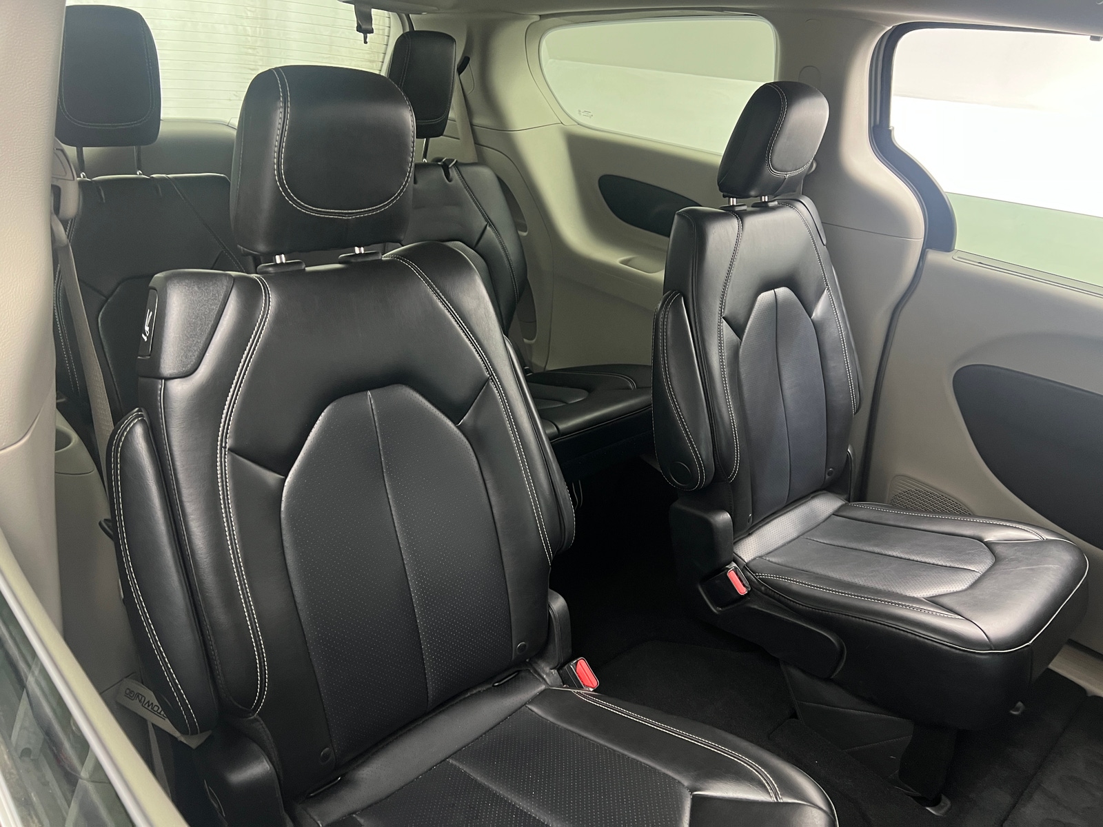 Thumbnail: 2023 Chrysler Pacifica - 5