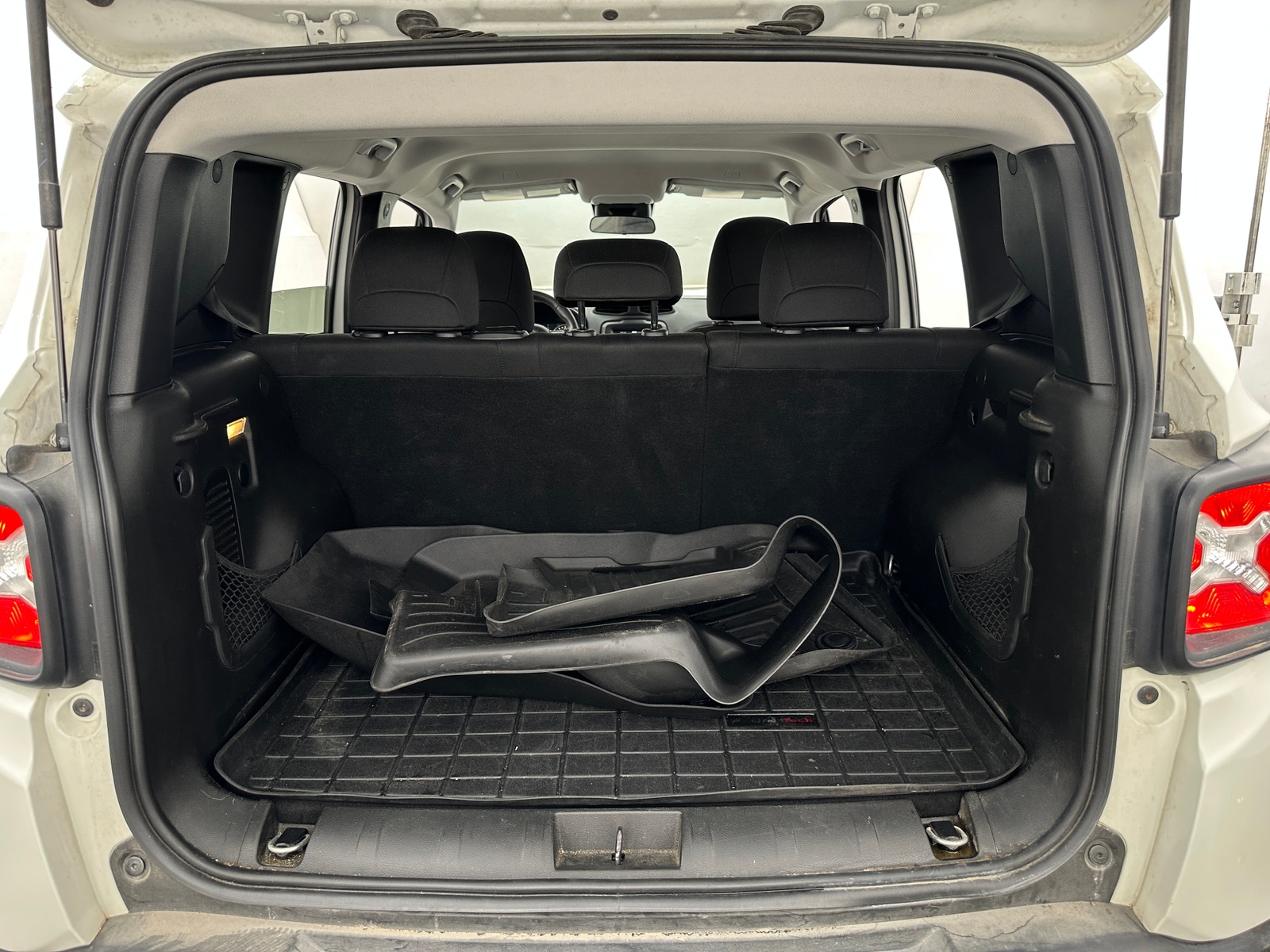 Thumbnail: 2019 Jeep Renegade - 7