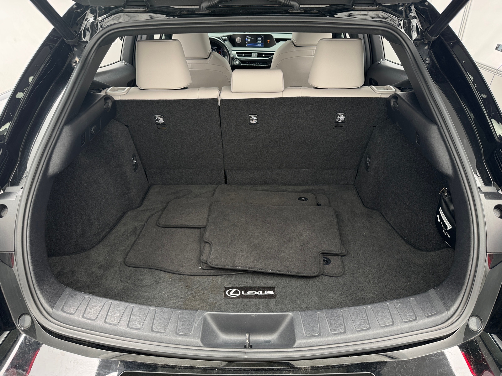 Thumbnail: 2021 Lexus UX - 6