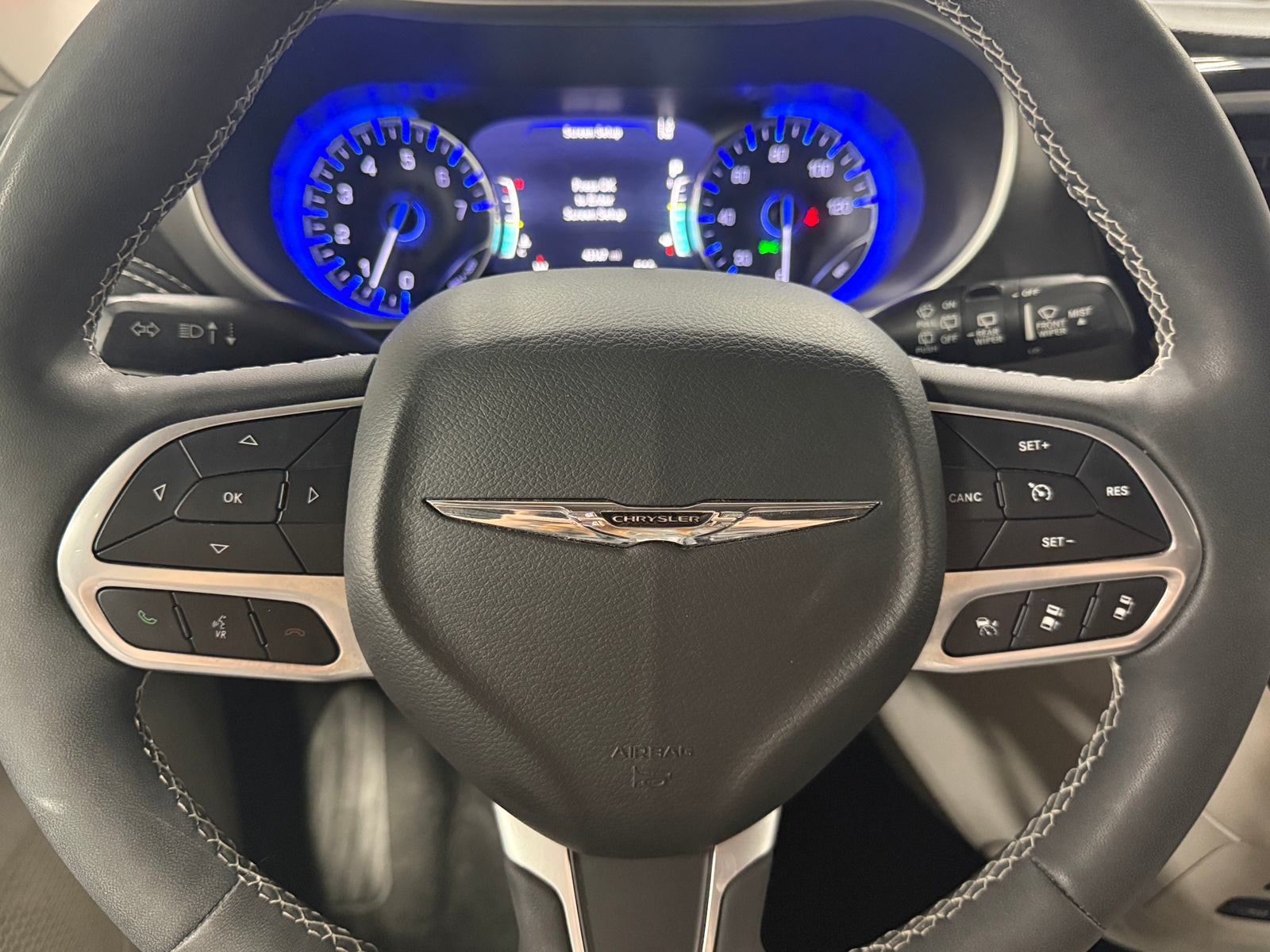 Thumbnail: 2022 Chrysler Pacifica - 4