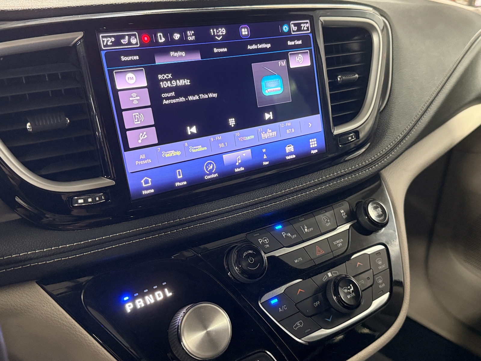 Thumbnail: 2022 Chrysler Pacifica - 3