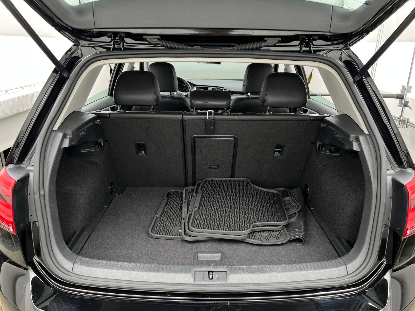 Thumbnail: 2015 Volkswagen Golf - 6