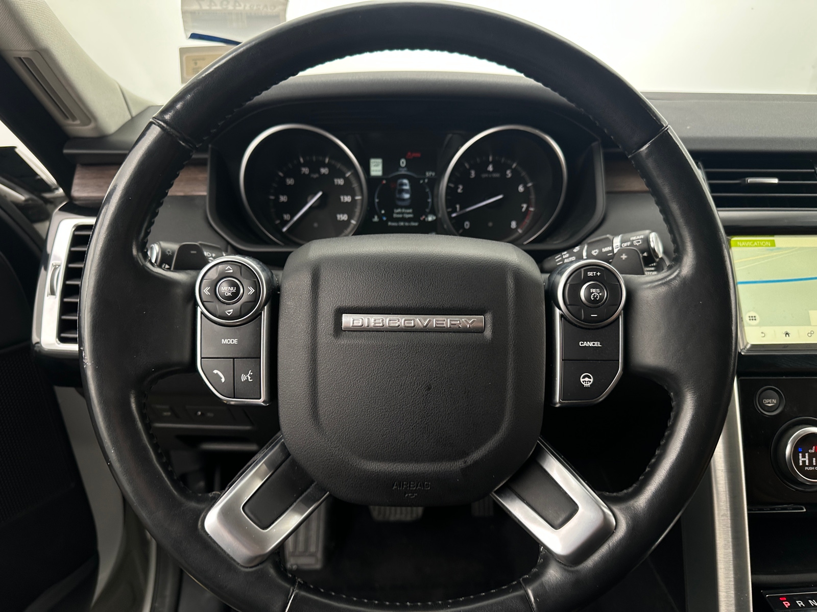 Thumbnail: 2017 Land Rover Discovery - 4