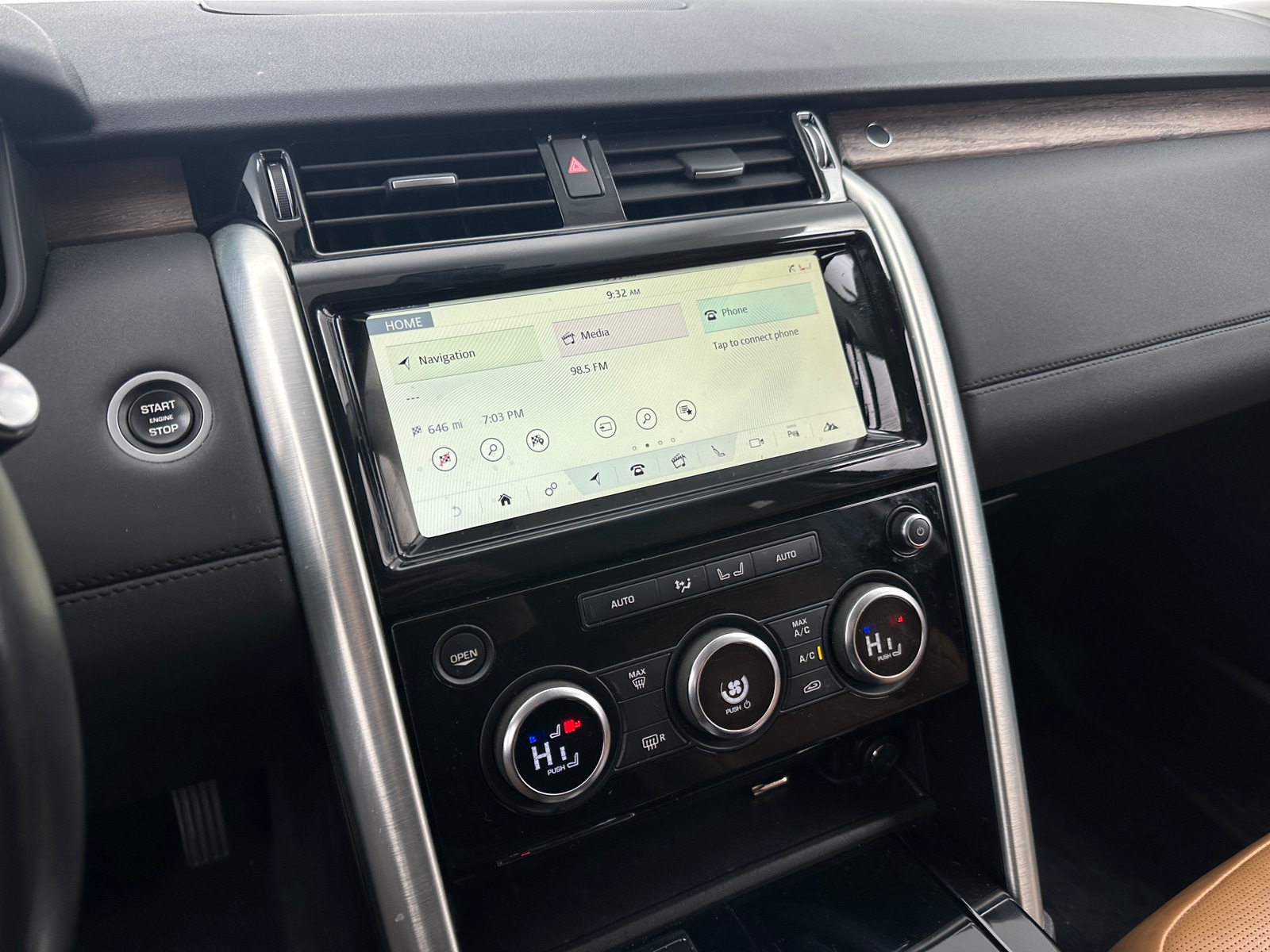 Thumbnail: 2017 Land Rover Discovery - 3