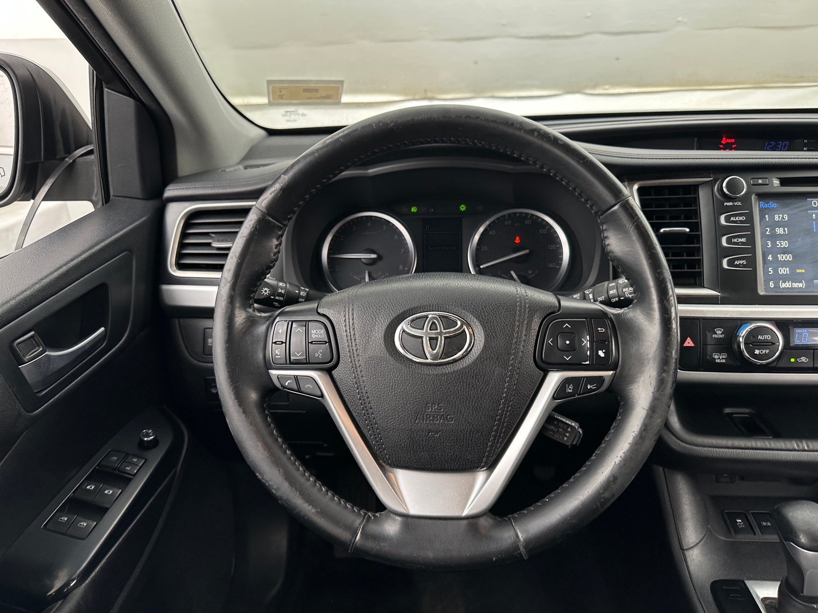 Thumbnail: 2017 Toyota Highlander - 4