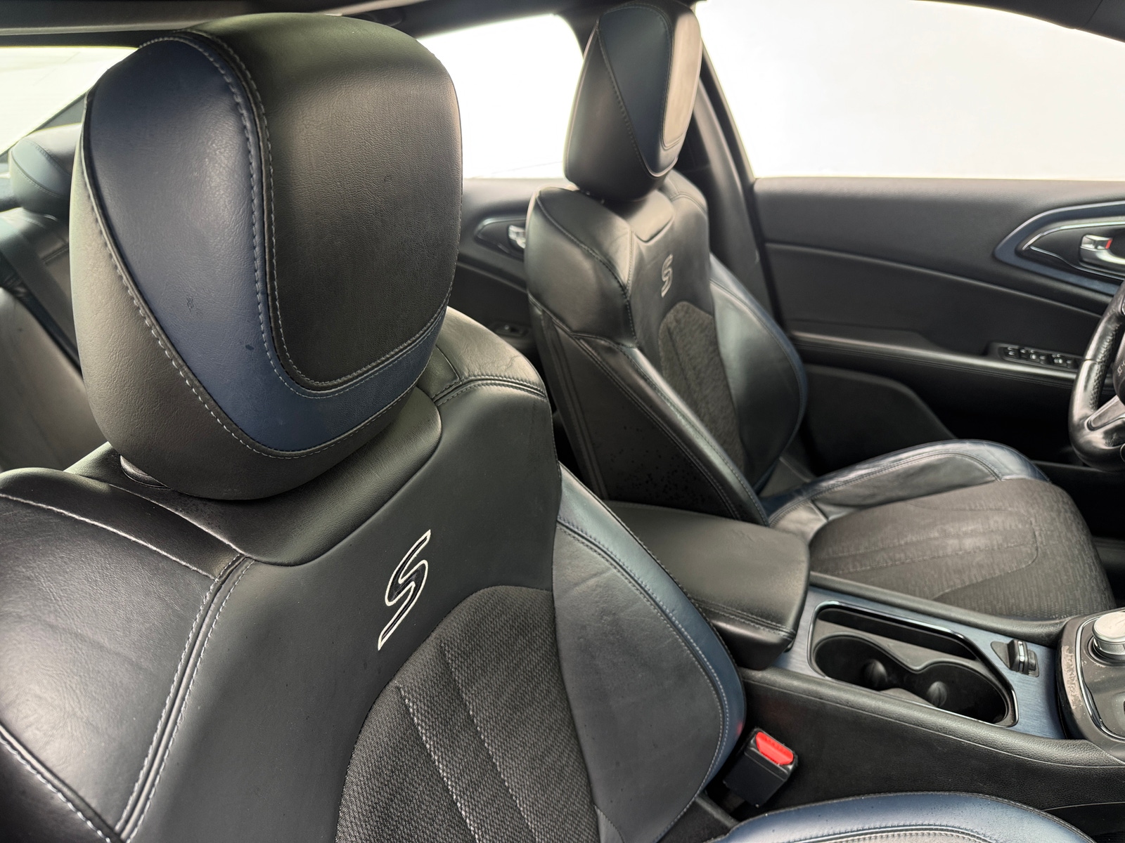 Thumbnail: 2015 Chrysler 200 - 2