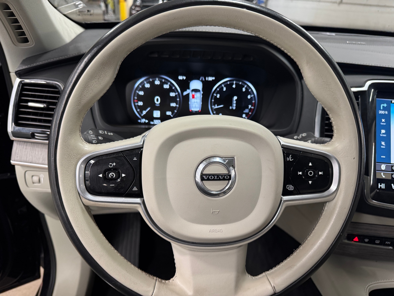 Thumbnail: 2022 Volvo XC90 - 4