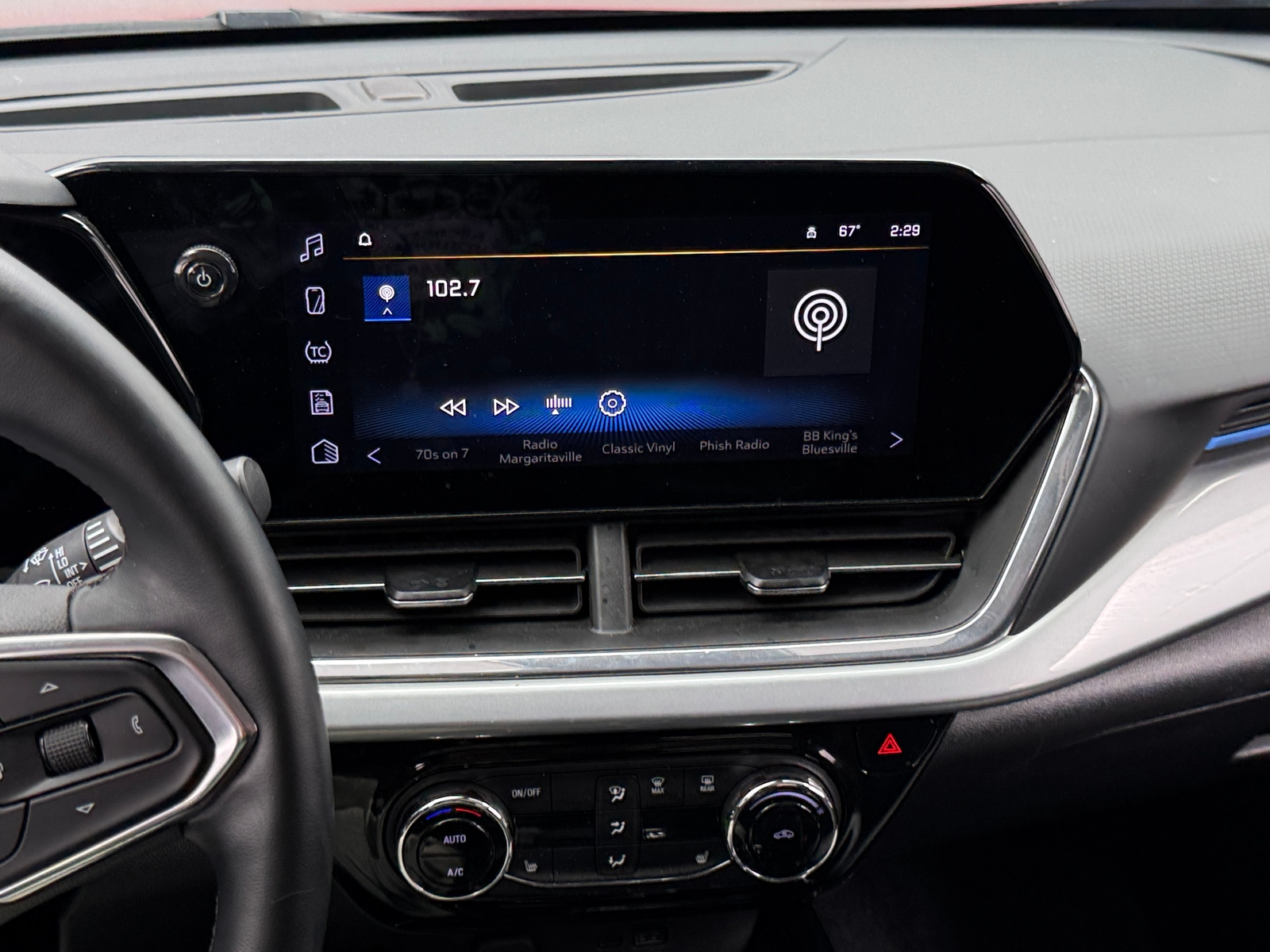 Thumbnail: 2025 Chevrolet Trax - 4