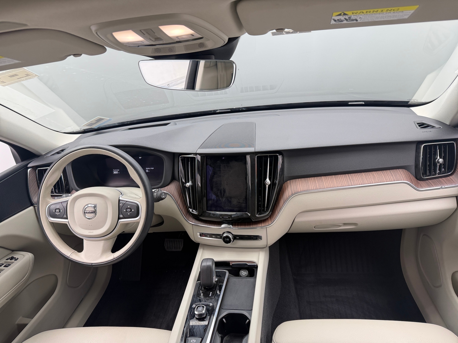 Thumbnail: 2022 Volvo XC60 - 3