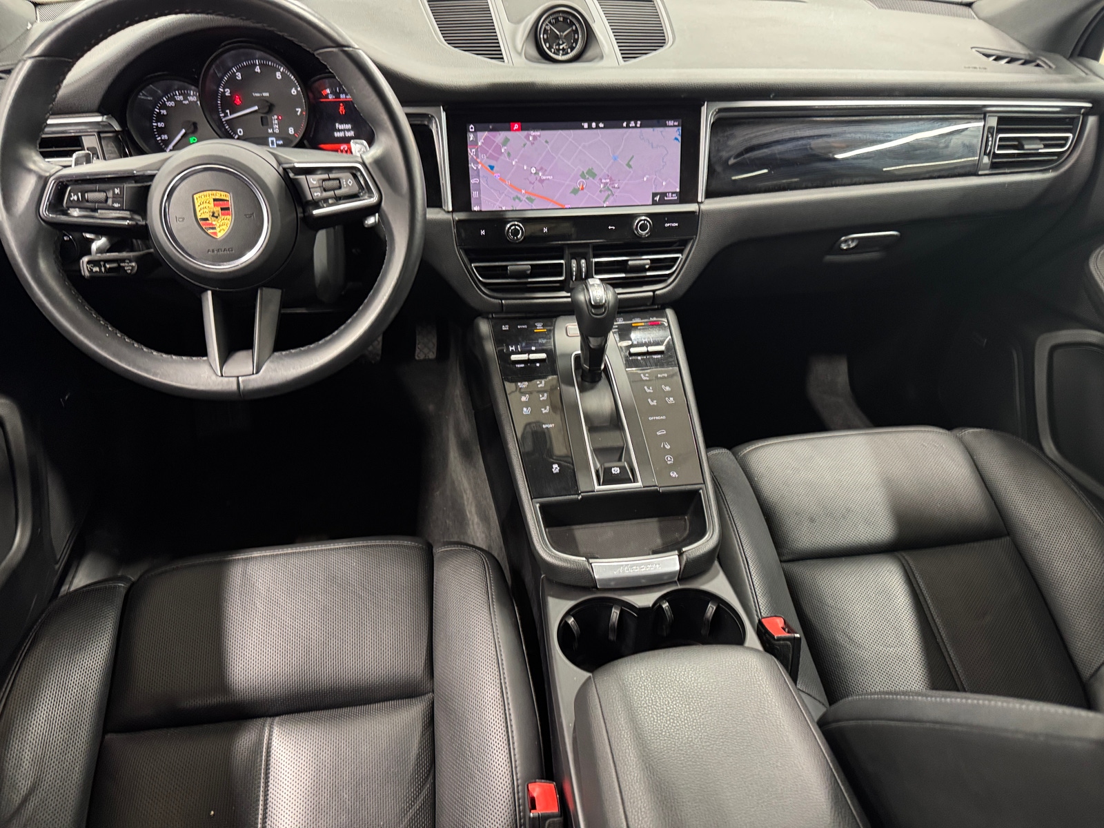 Thumbnail: 2022 Porsche Macan - 2