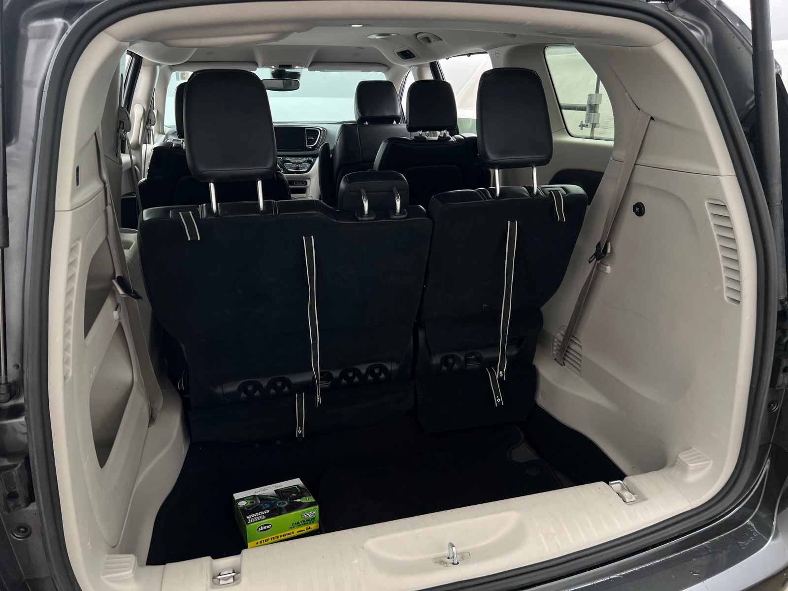 Thumbnail: 2023 Chrysler Pacifica - 6